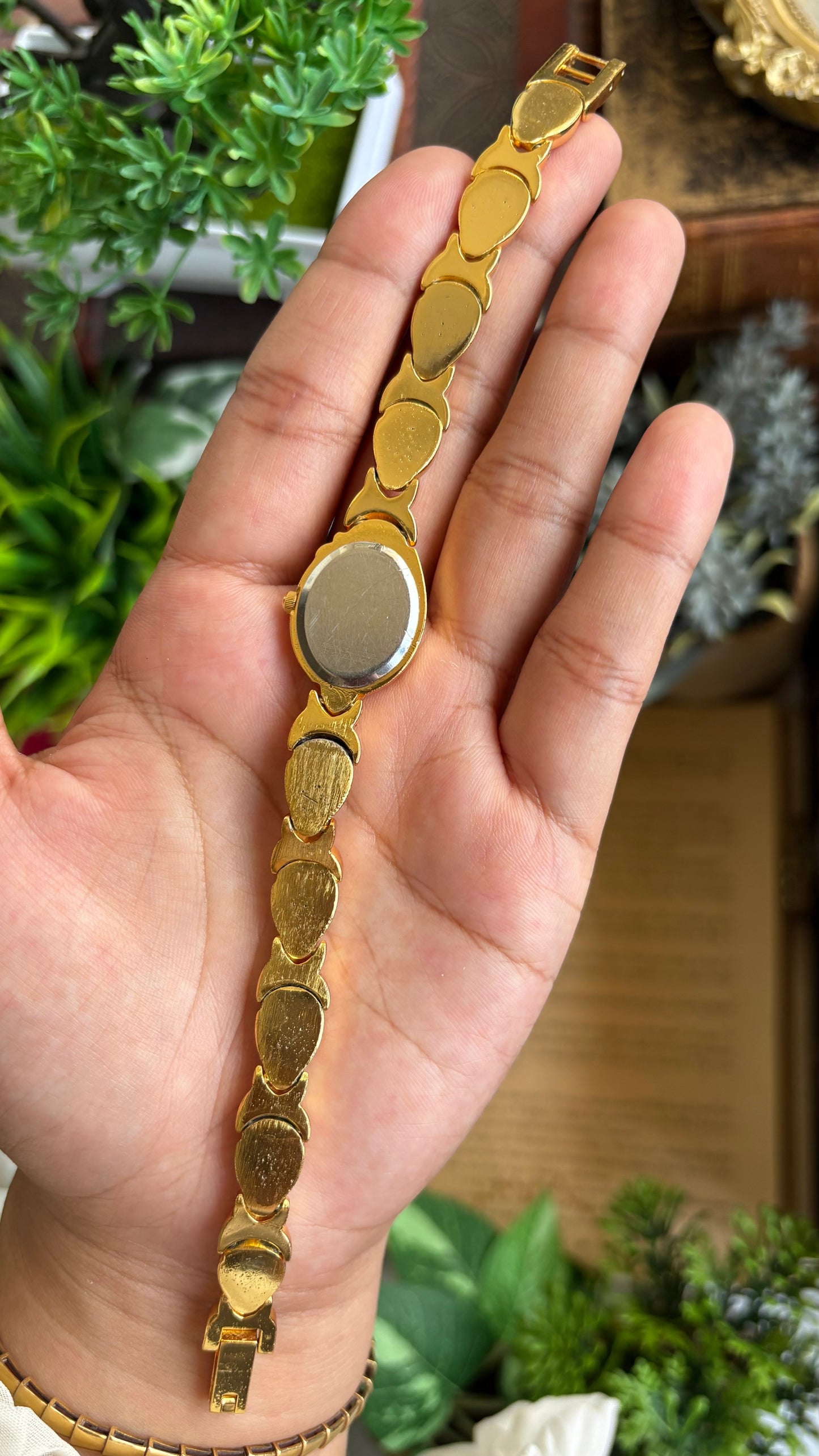 Extremely Rare Vintage Bulova Watch in Gold Tone Shell Straps