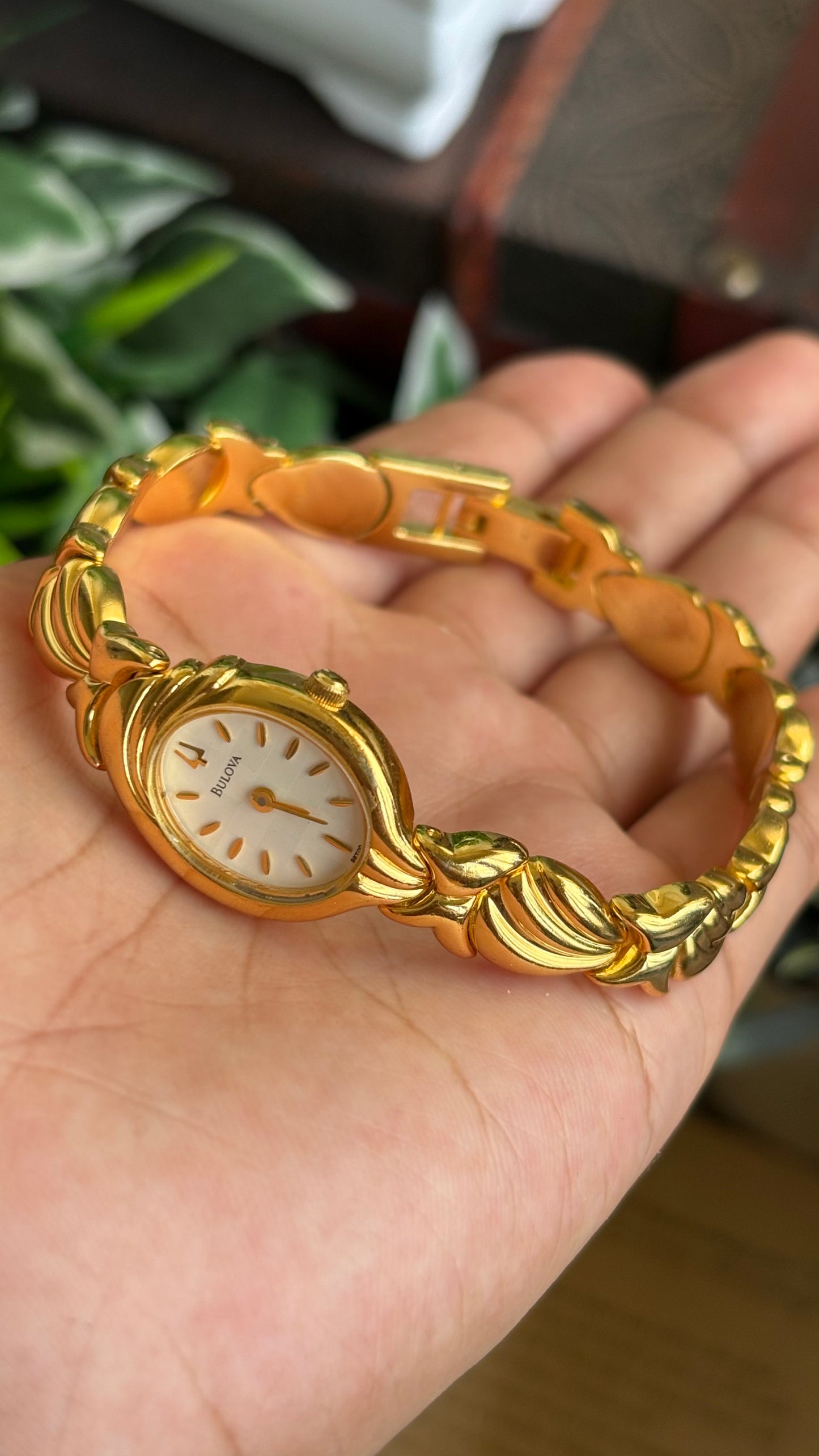 Extremely Rare Vintage Bulova Watch in Gold Tone Shell Straps