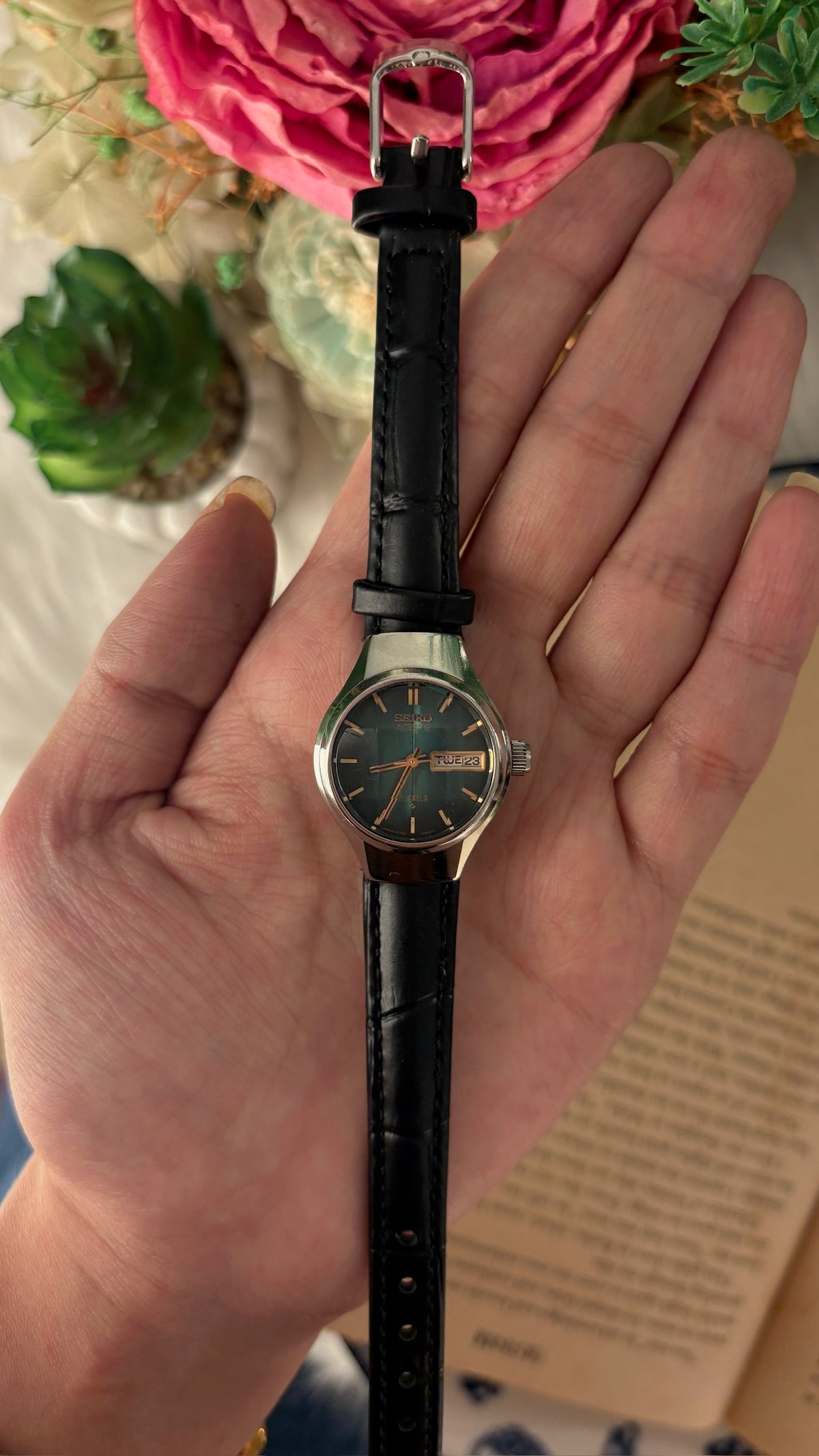 Rare Vintage Seiko Automatic Green Dial Watch Day-Date Window in Silver Tone Black Leather Quartz