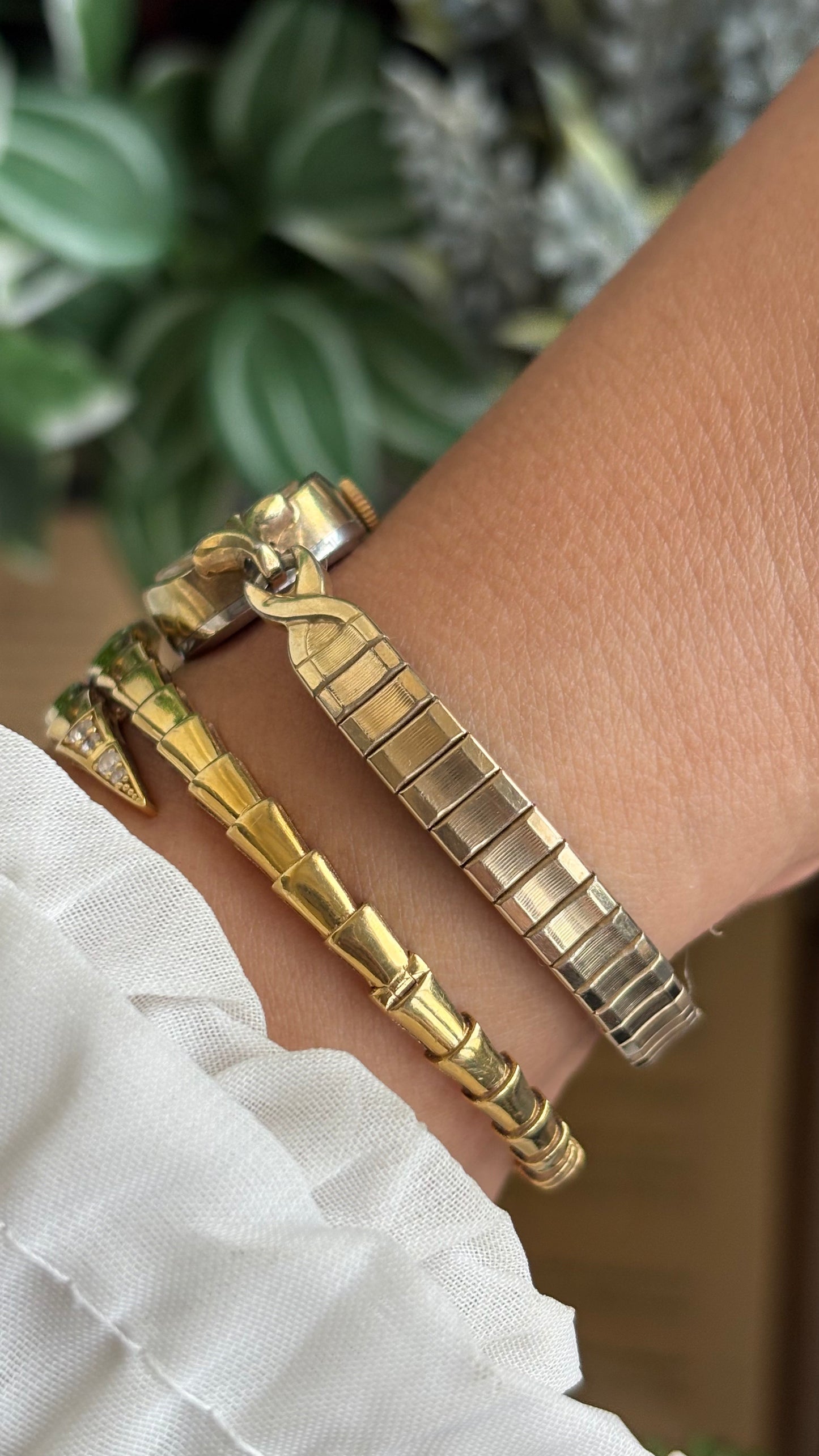 Vintage Helbros Slim Watch in Gold Tone Stretch Band