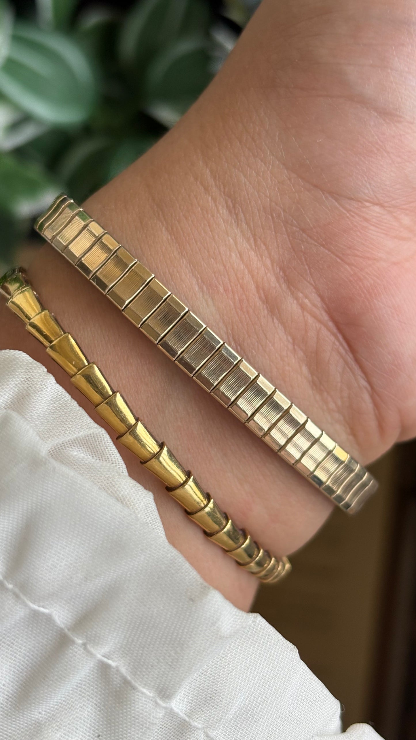 Vintage Helbros Slim Watch in Gold Tone Stretch Band