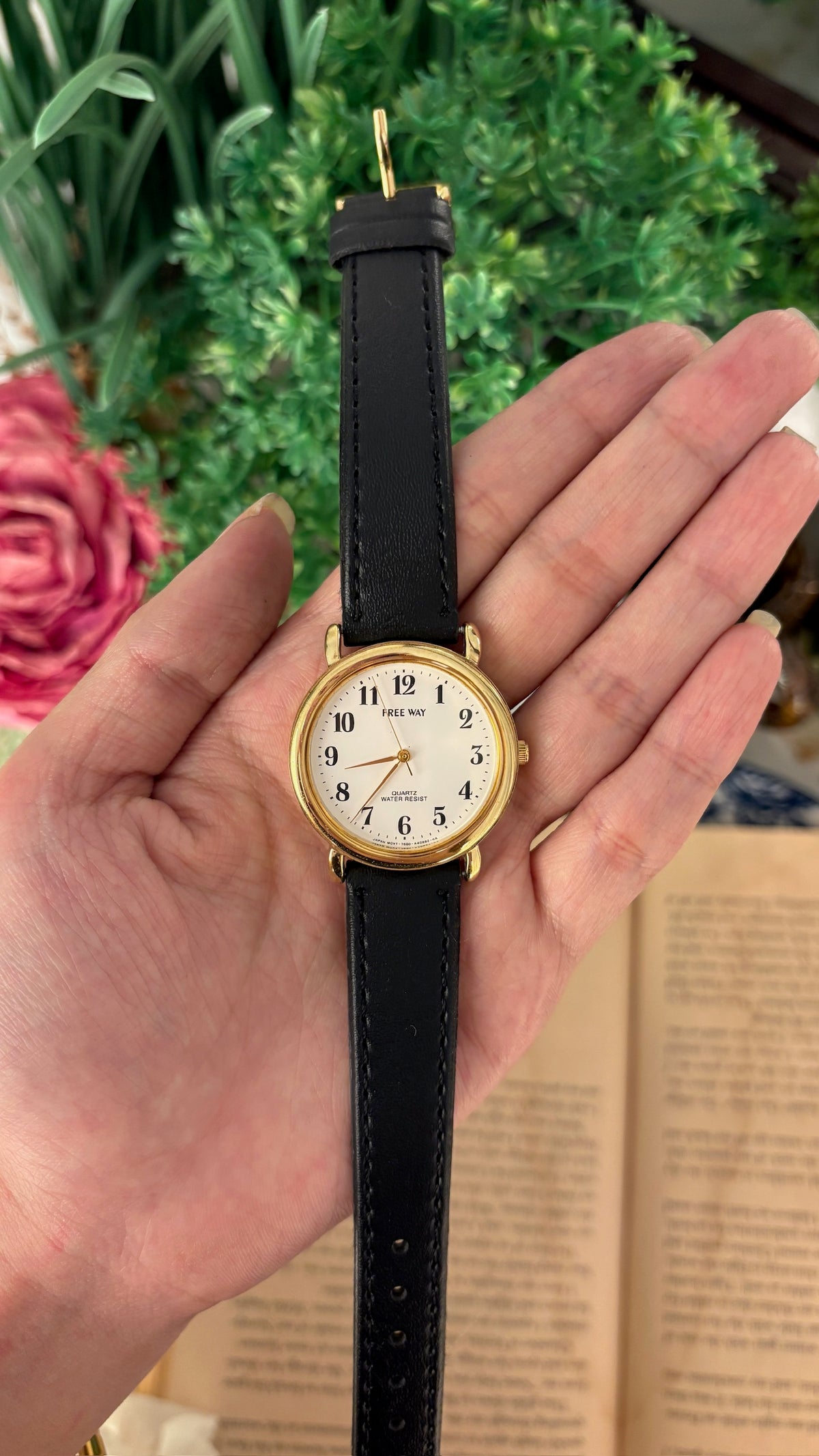 Rare Vintage Freeway Citizen Mens Watch in Gold Tone Black Leather Quartz