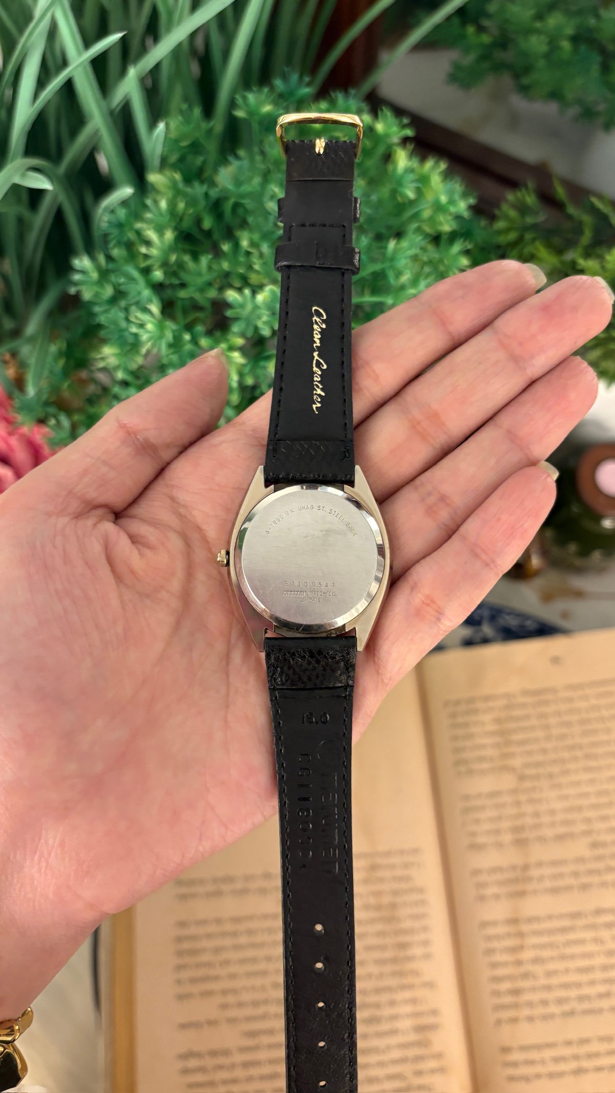 Rare Vintage Exceed Citizen Mens Watch in Silver Tone Black Leather Quartz