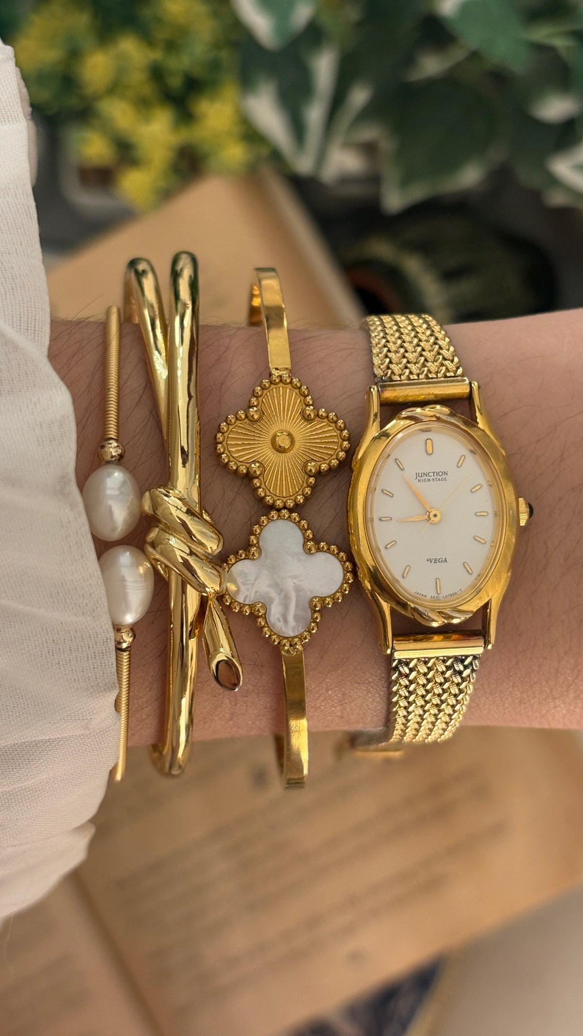 Rare Vintage Junction Citizen Oval Dial Mesh Watch in Gold Tone Quartz