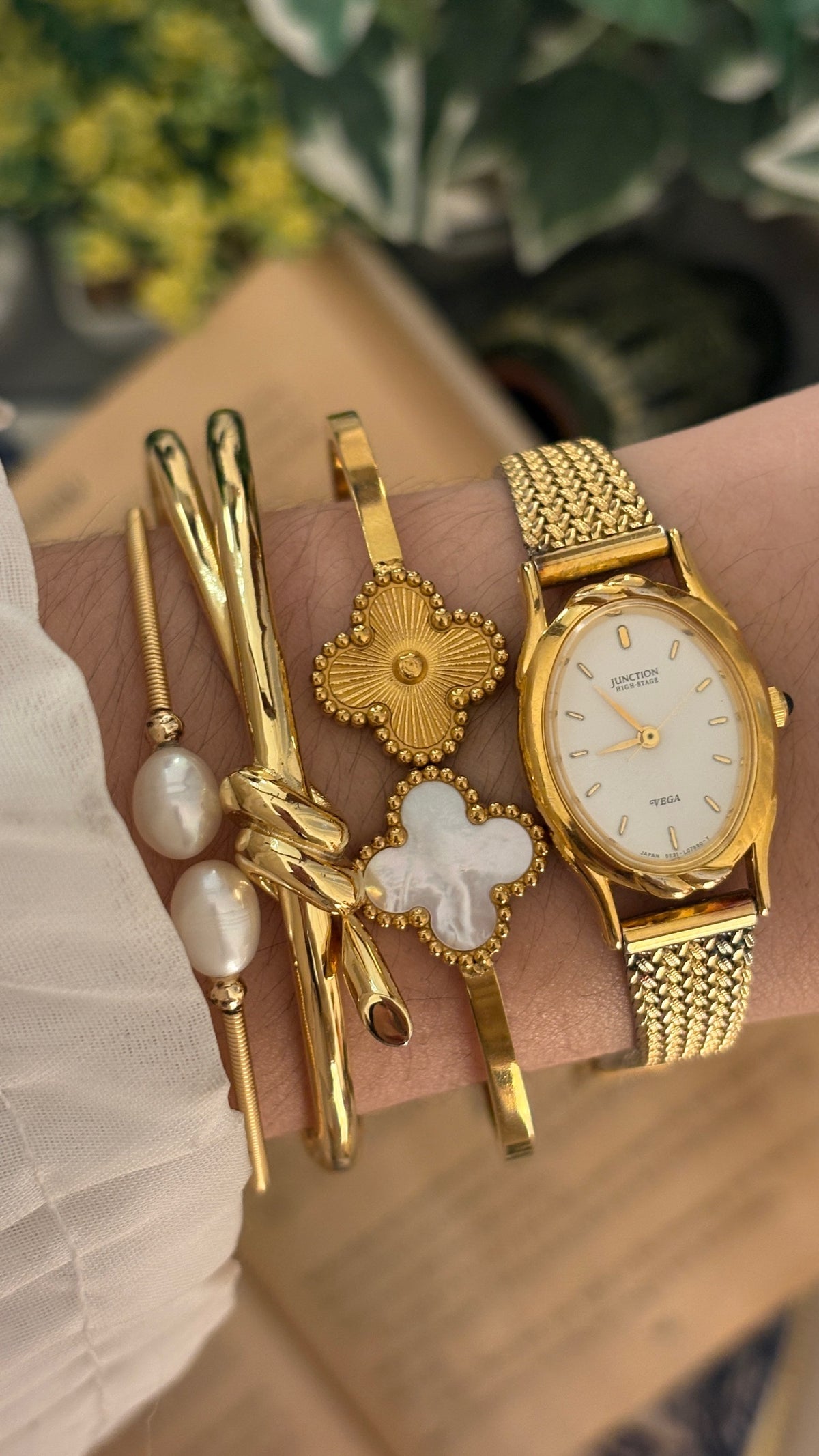 Rare Vintage Junction Citizen Oval Dial Mesh Watch in Gold Tone Quartz
