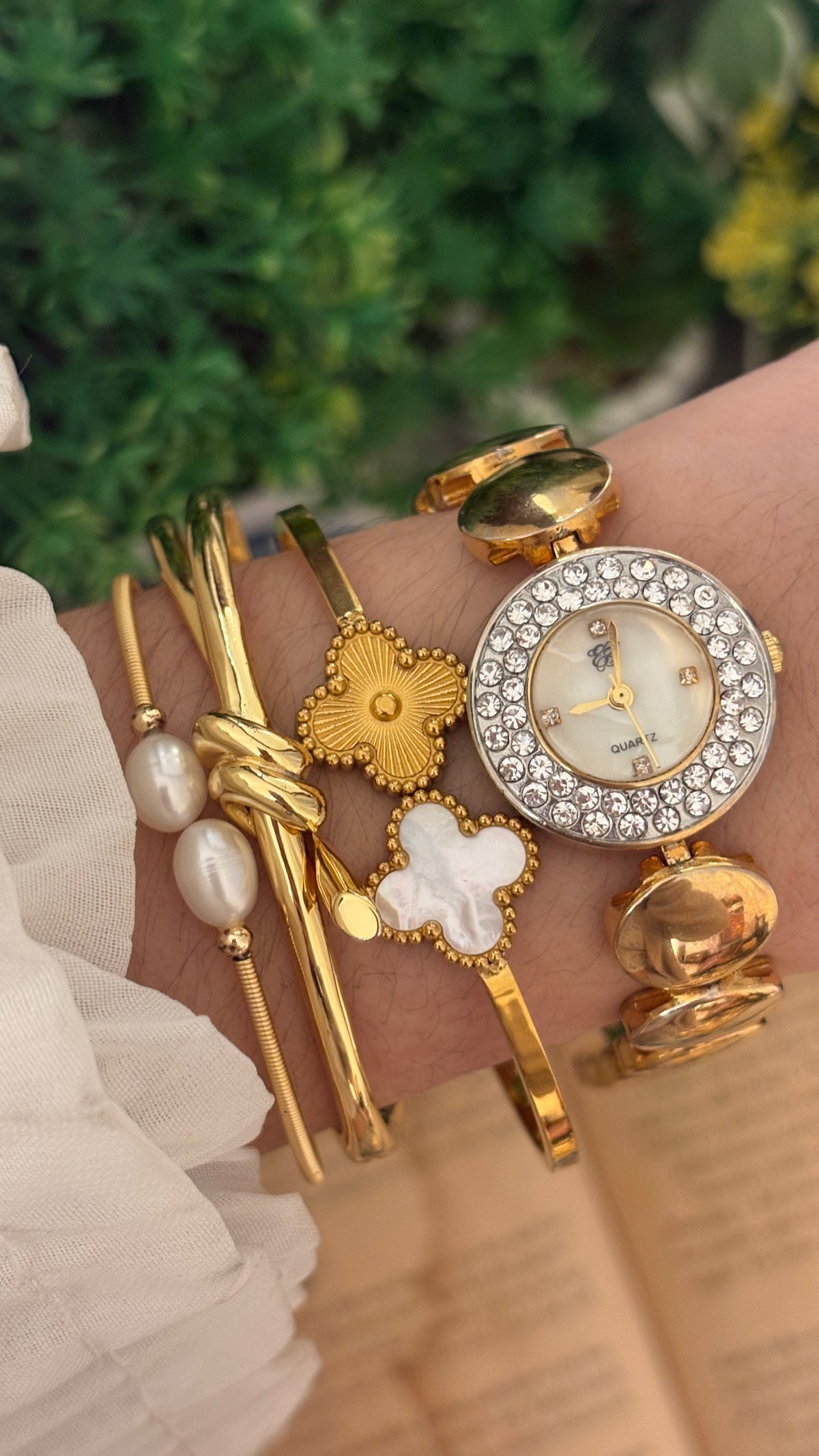 Rare Vintage Elizabeth Taylor Rhinestone Bezel Round Links Bracelet Watch in Rose Gold Tone Quartz