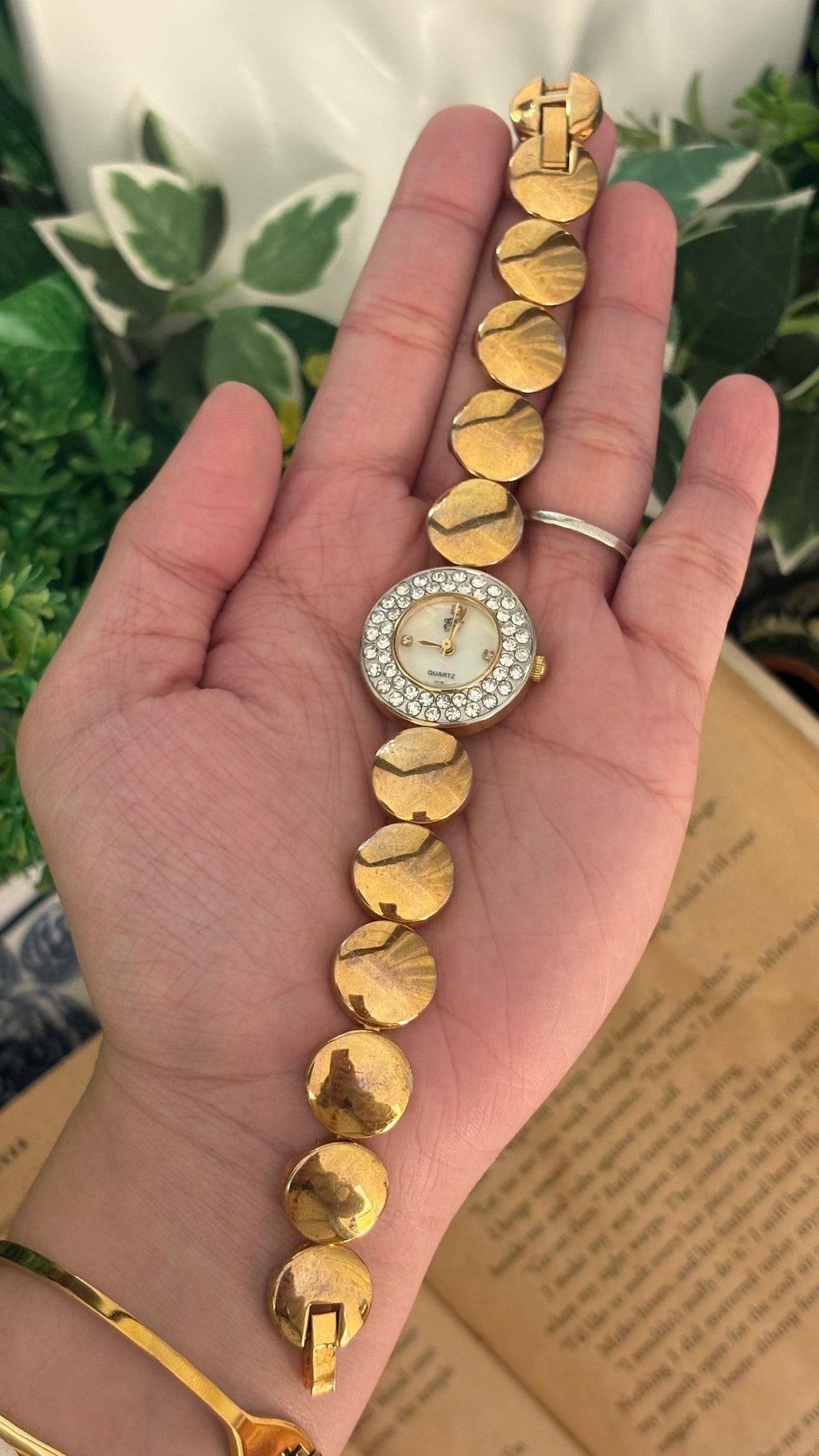 Rare Vintage Elizabeth Taylor Rhinestone Bezel Round Links Bracelet Watch in Rose Gold Tone Quartz