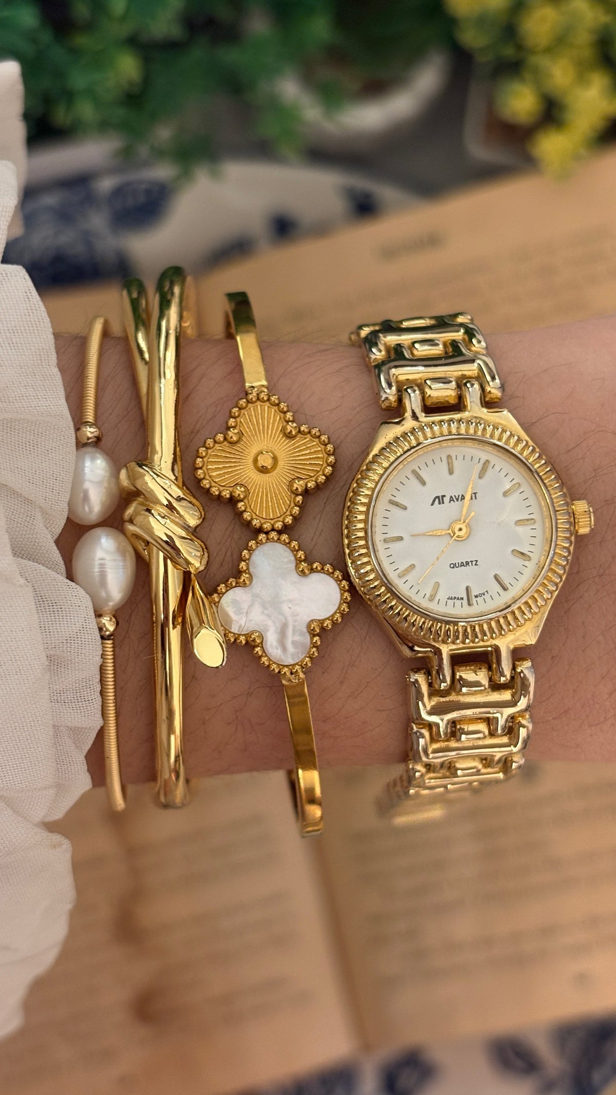 Vintage Avant Fluted Bezel Watch in Gold Tone Quartz