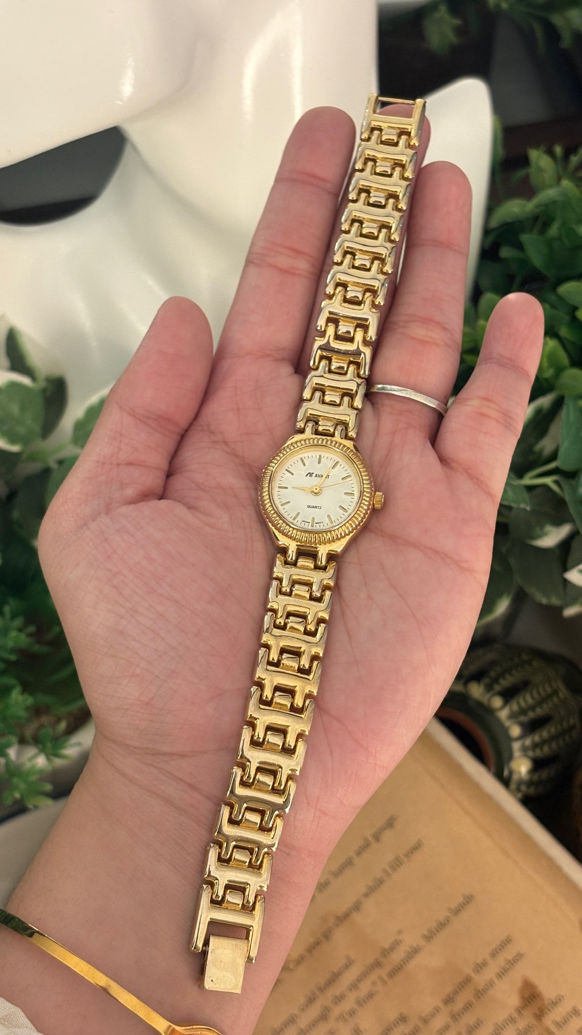 Vintage Avant Fluted Bezel Watch in Gold Tone Quartz