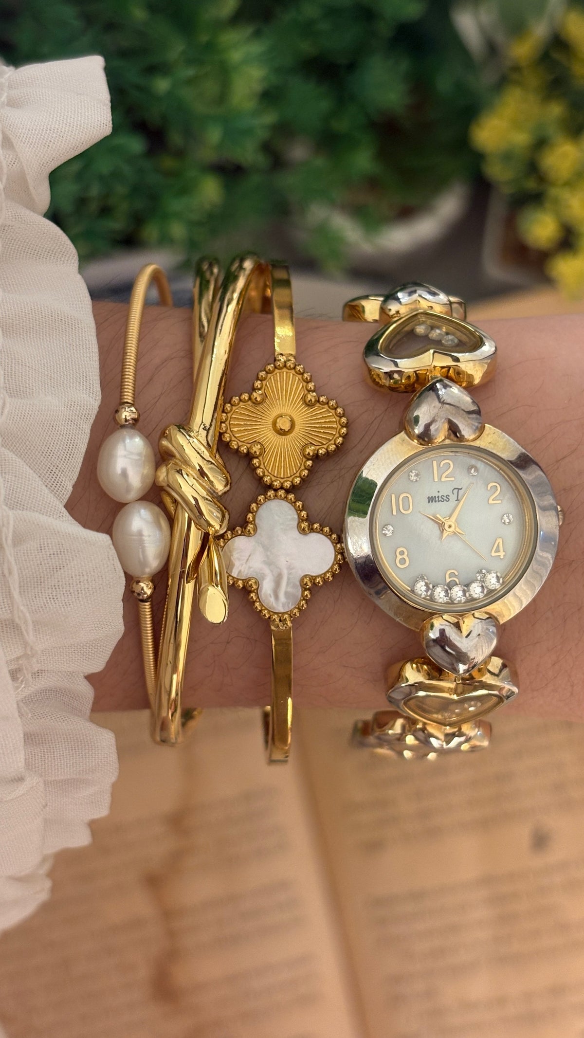 Rare Vintage Miss T Dancing Stones Heart Link Watch in Gold Tone Quartz