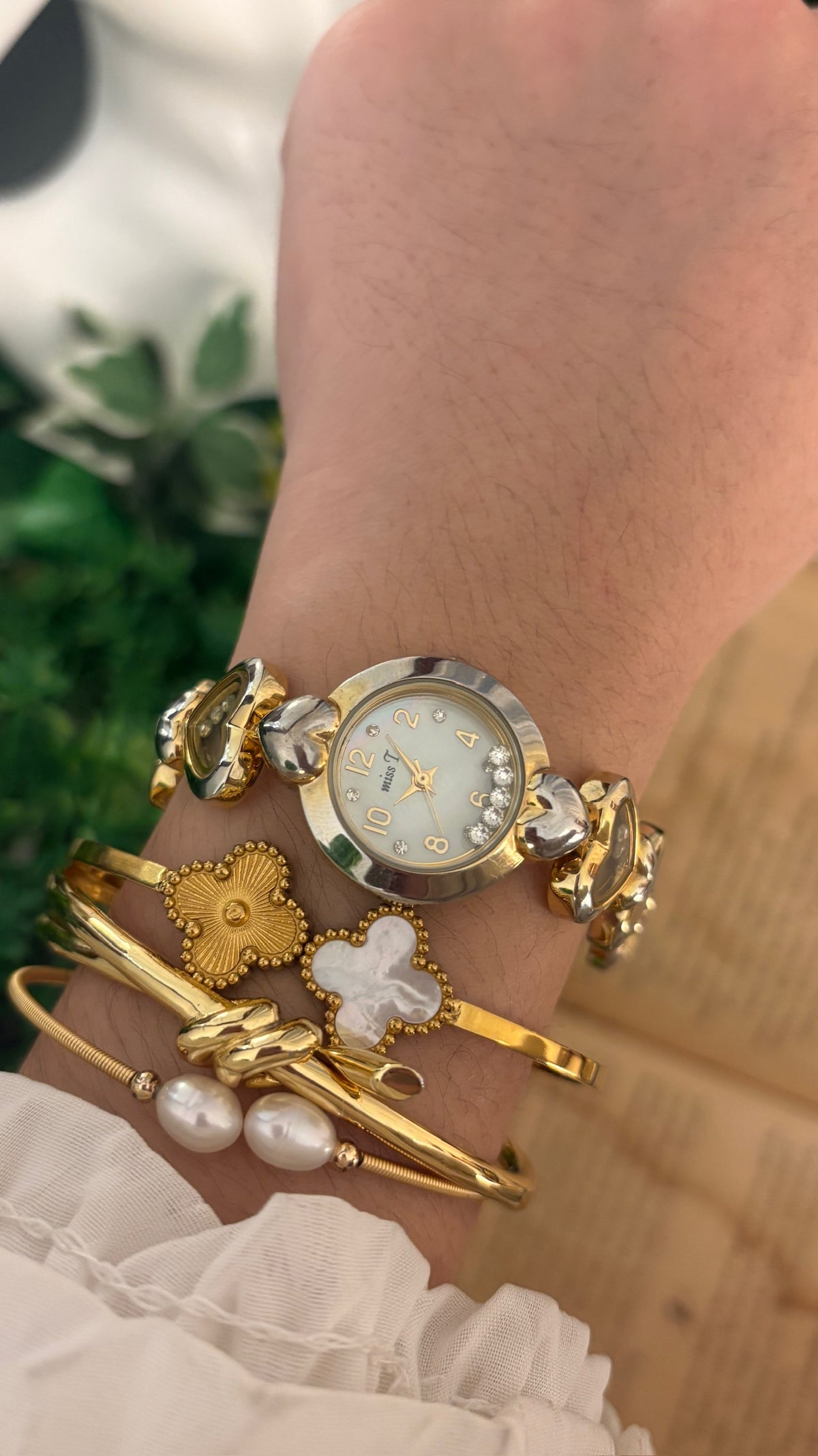 Rare Vintage Miss T Dancing Stones Heart Link Watch in Gold Tone Quartz
