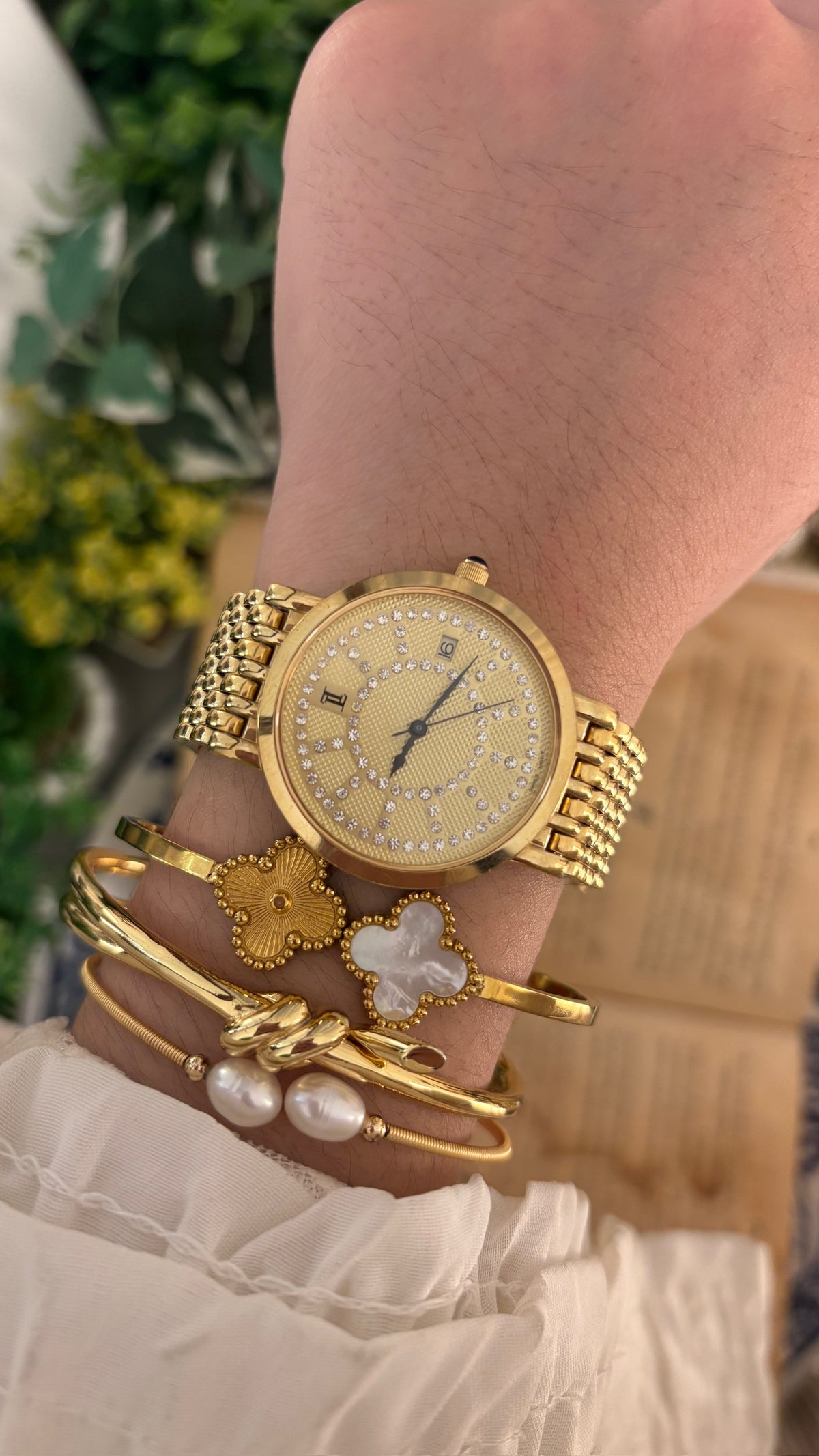 Rare Vintage Louis and Balencia Rhinestone Accent Date Window Mens Watch in Gold Tone Quartz