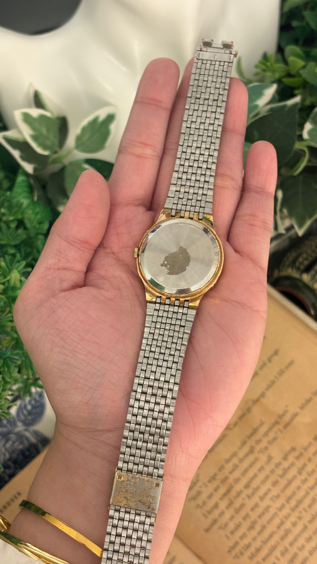 Vintage Romarni Valentino Classic Watch in Gold Tone Quartz