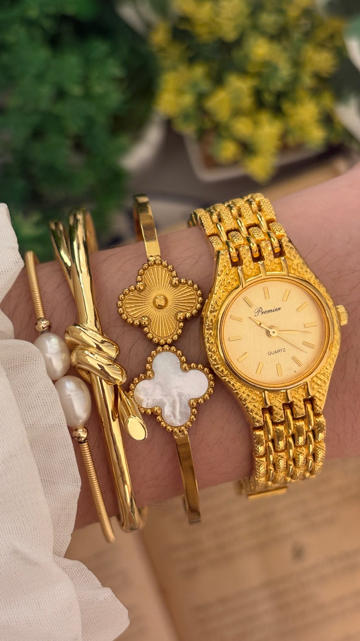 Vintage Premier Classic Watch in Gold Tone Quartz