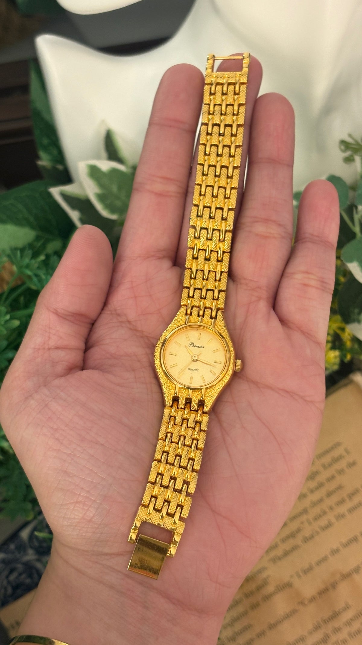 Vintage Premier Classic Watch in Gold Tone Quartz