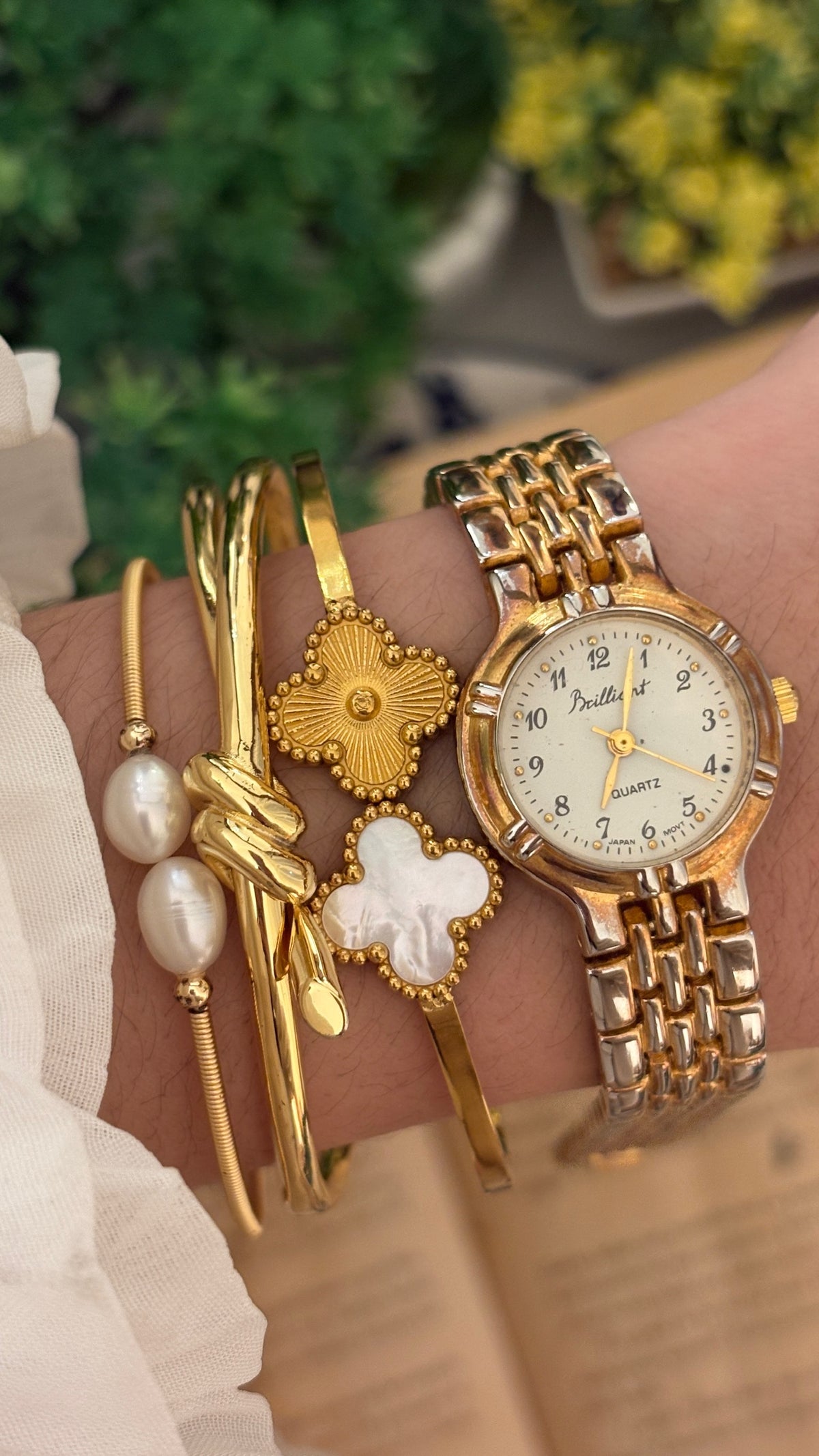 Vintage Brilliant Classic Watch in Gold Tone Quartz