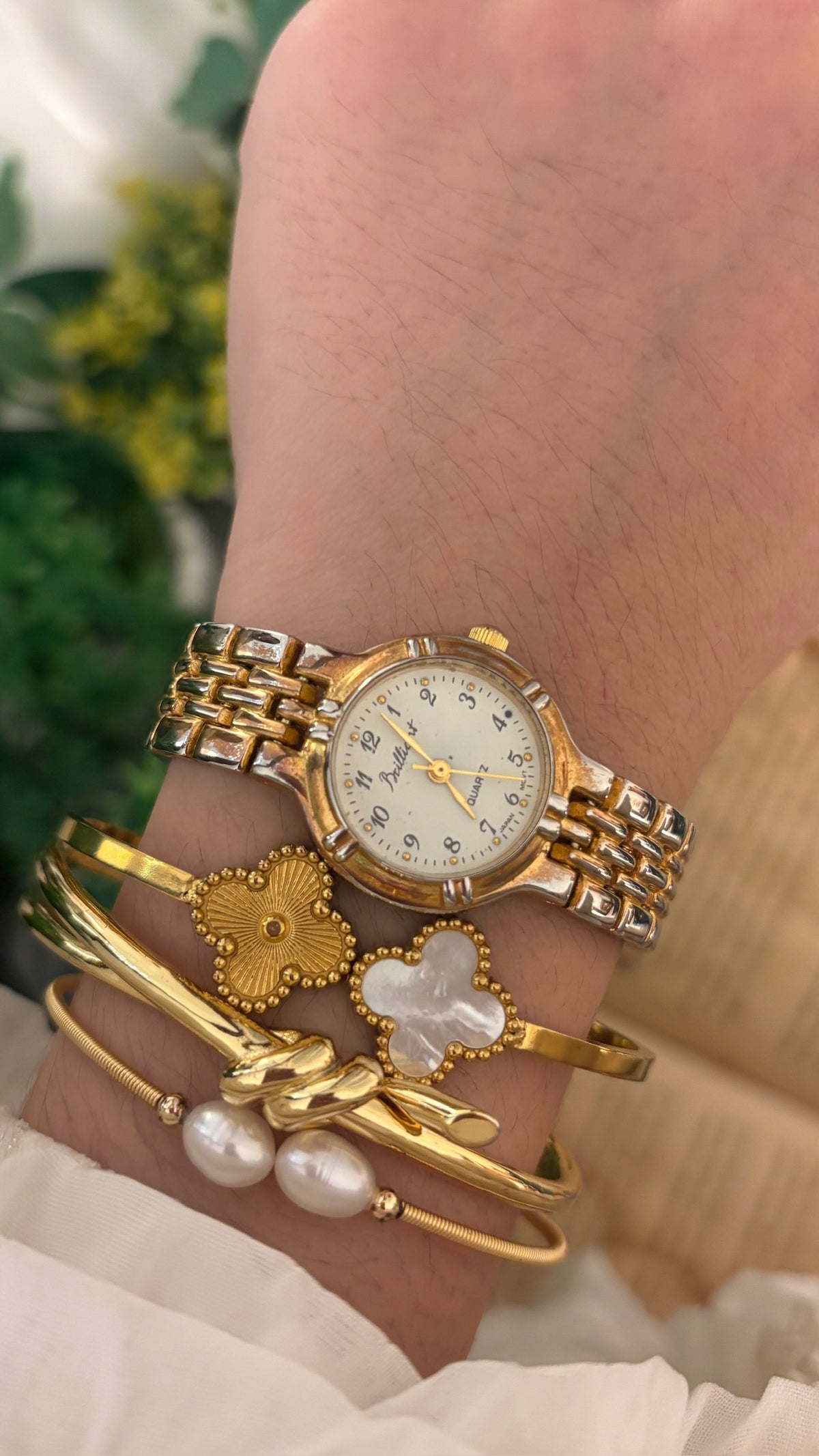 Vintage Brilliant Classic Watch in Gold Tone Quartz