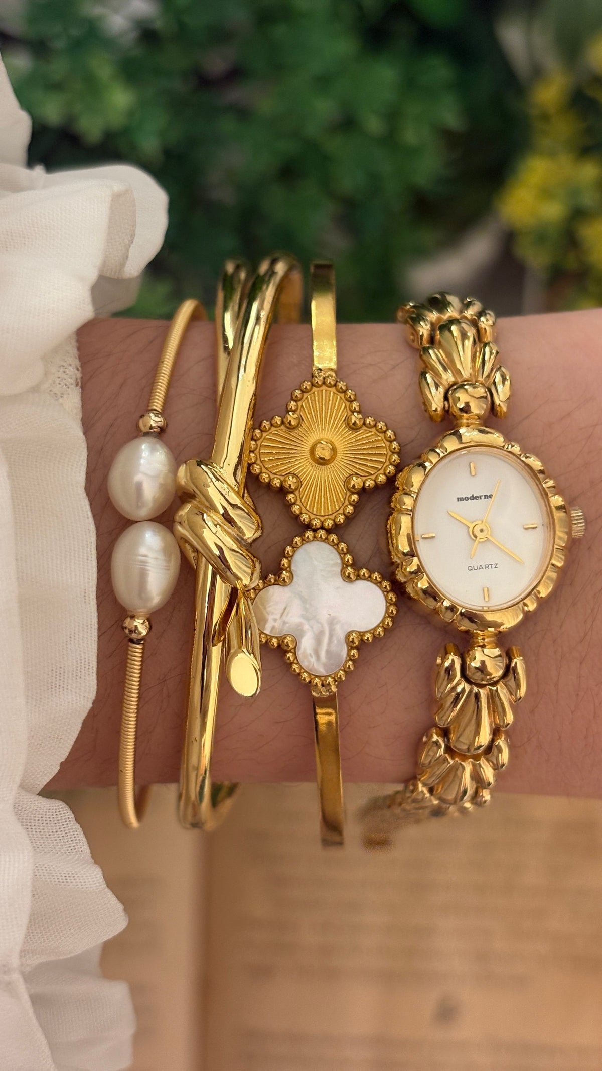 Rare Dainty Vintage Moderno Leaf Motif Watch in Gold Tone Quartz