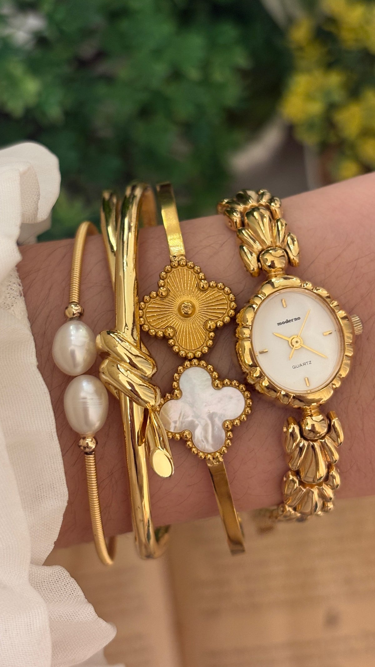 Rare Dainty Vintage Moderno Leaf Motif Watch in Gold Tone Quartz