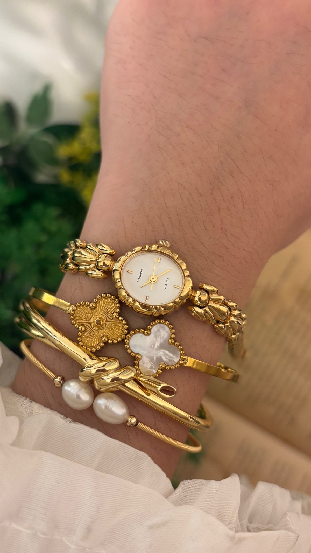 Rare Dainty Vintage Moderno Leaf Motif Watch in Gold Tone Quartz