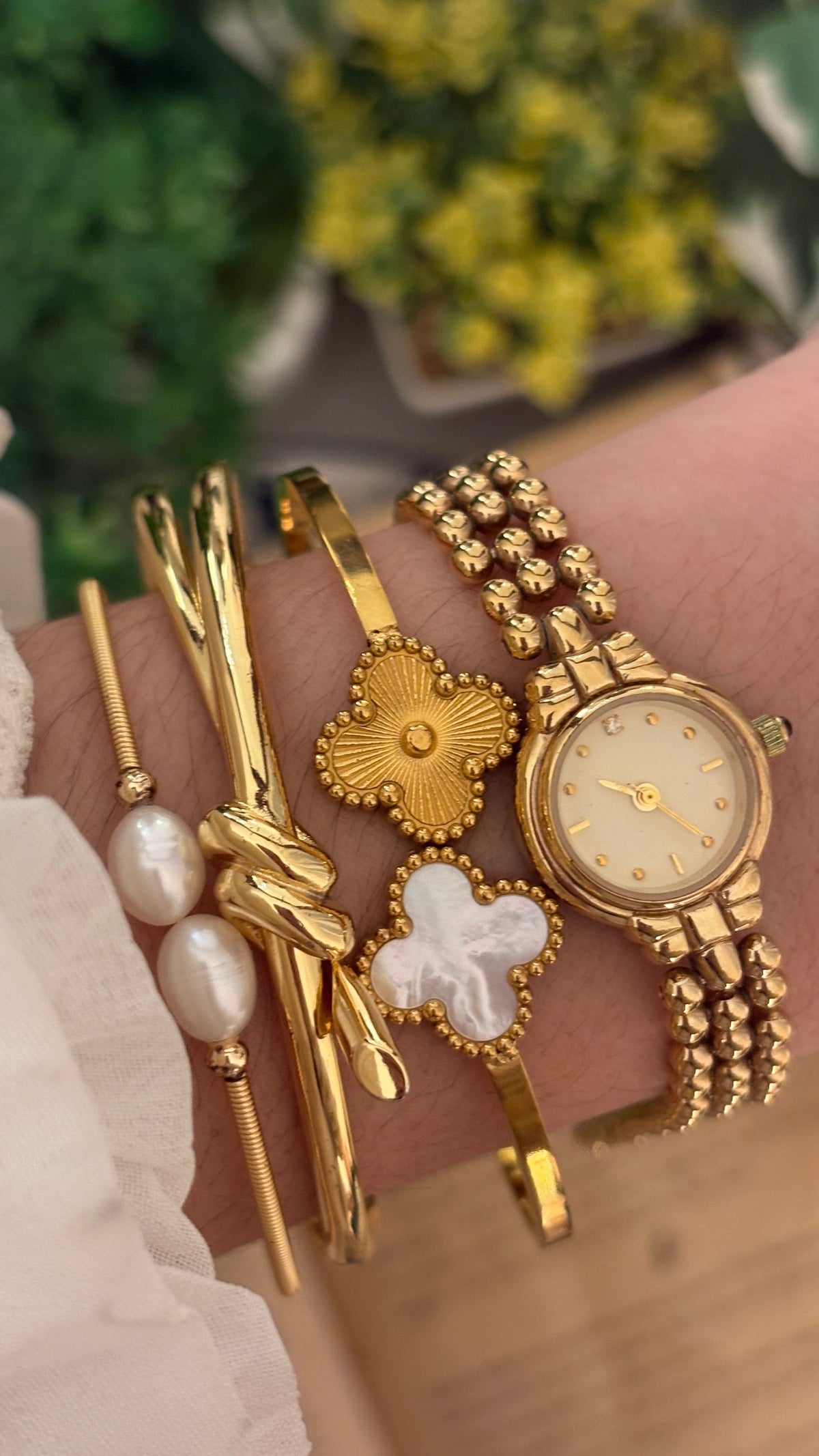 Rare Vintage Pola Coquette Bead Bracelet Watch in Gold Tone Quartz