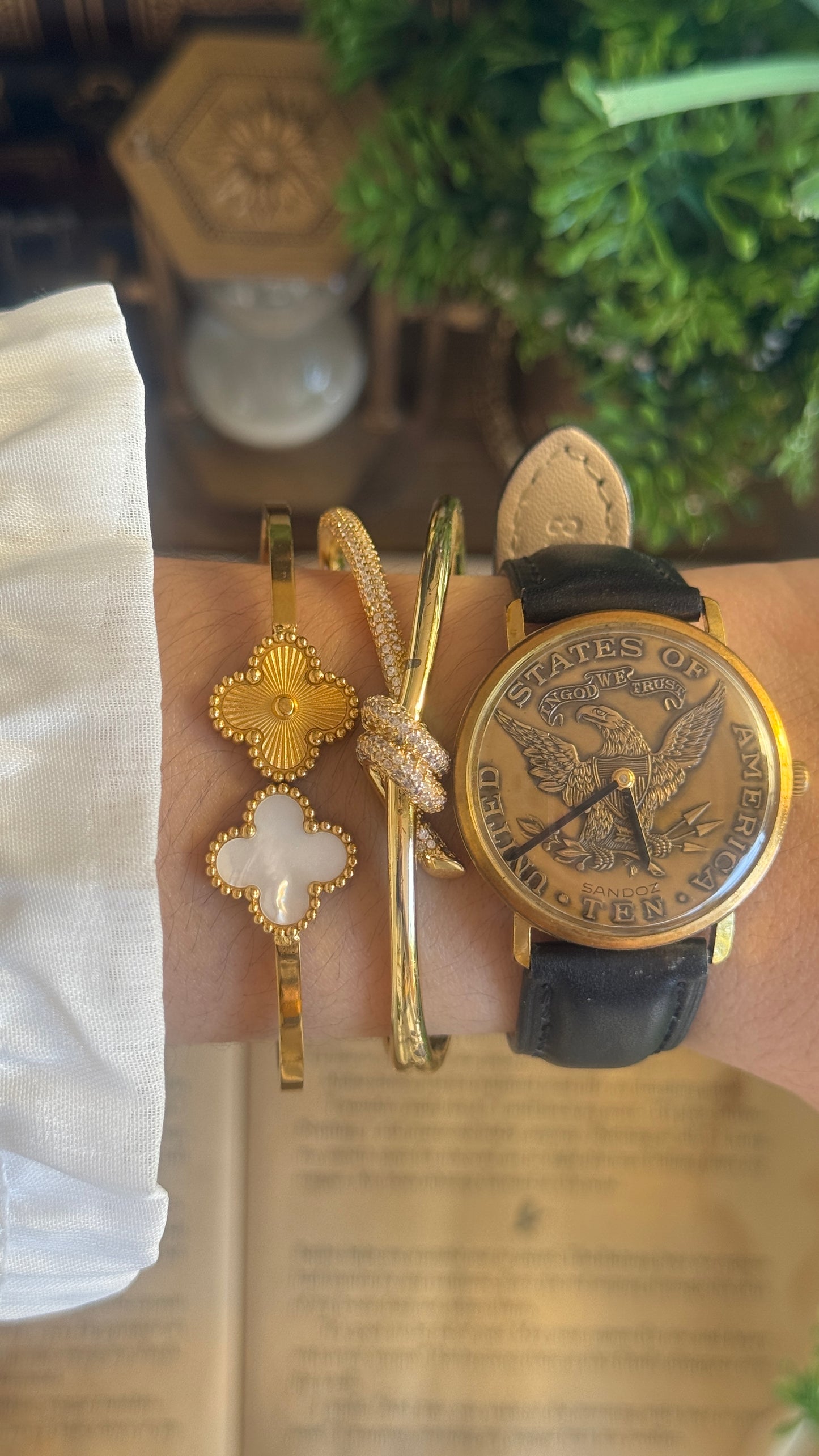 Rare Vintage Sandoz Swiss Mens American Heritage Dial Watch in Brass Gold Tone Quartz