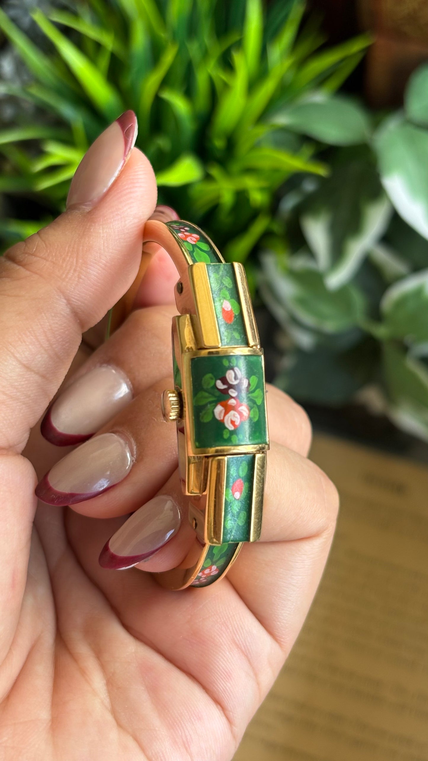 Extremely Rare Vintage Flower Peekaboo Watch in Gold Tone Swiss Made