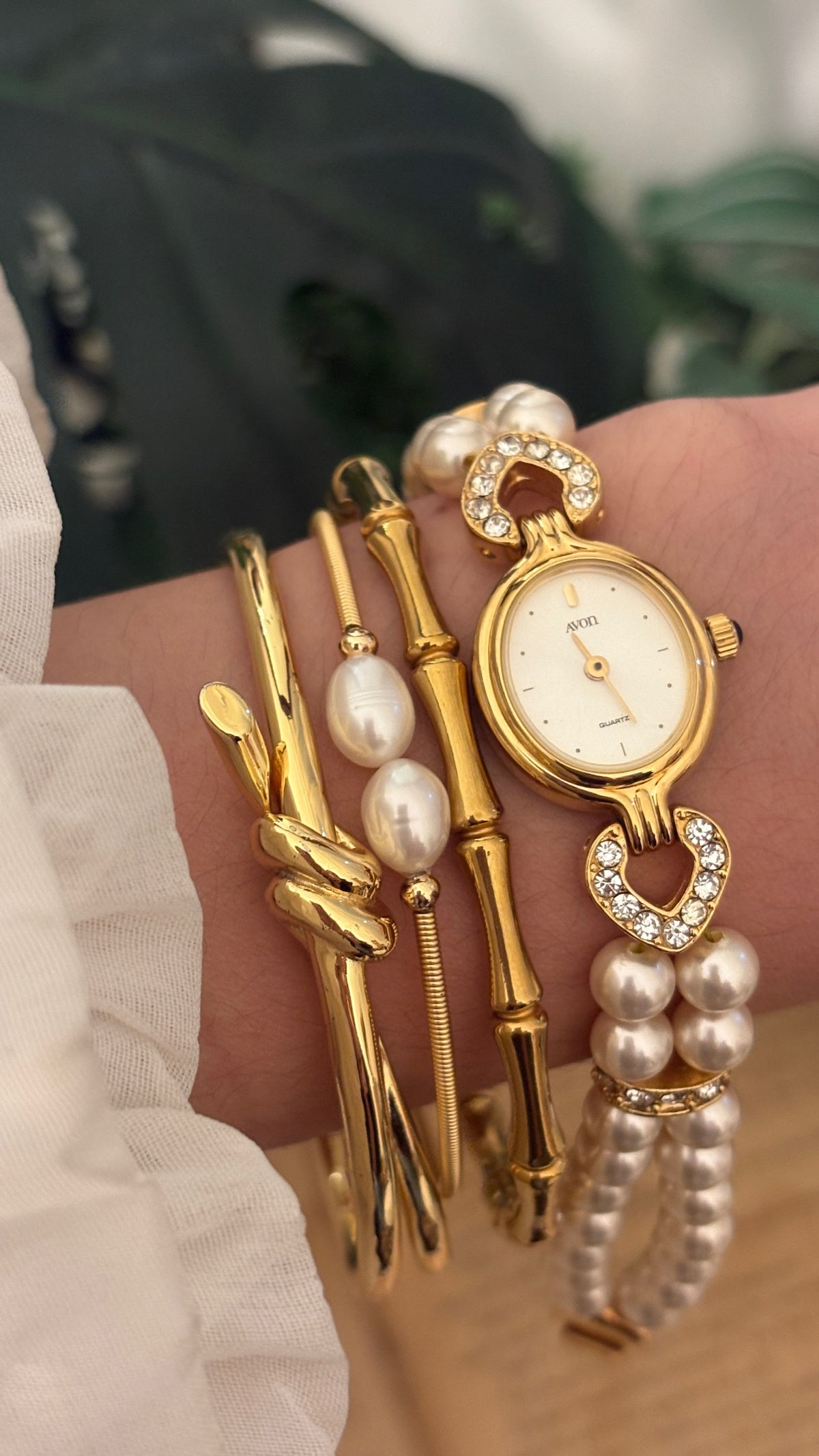 Rare Vintage Avon Pearl Bracelet Watch in Gold Tone Quartz