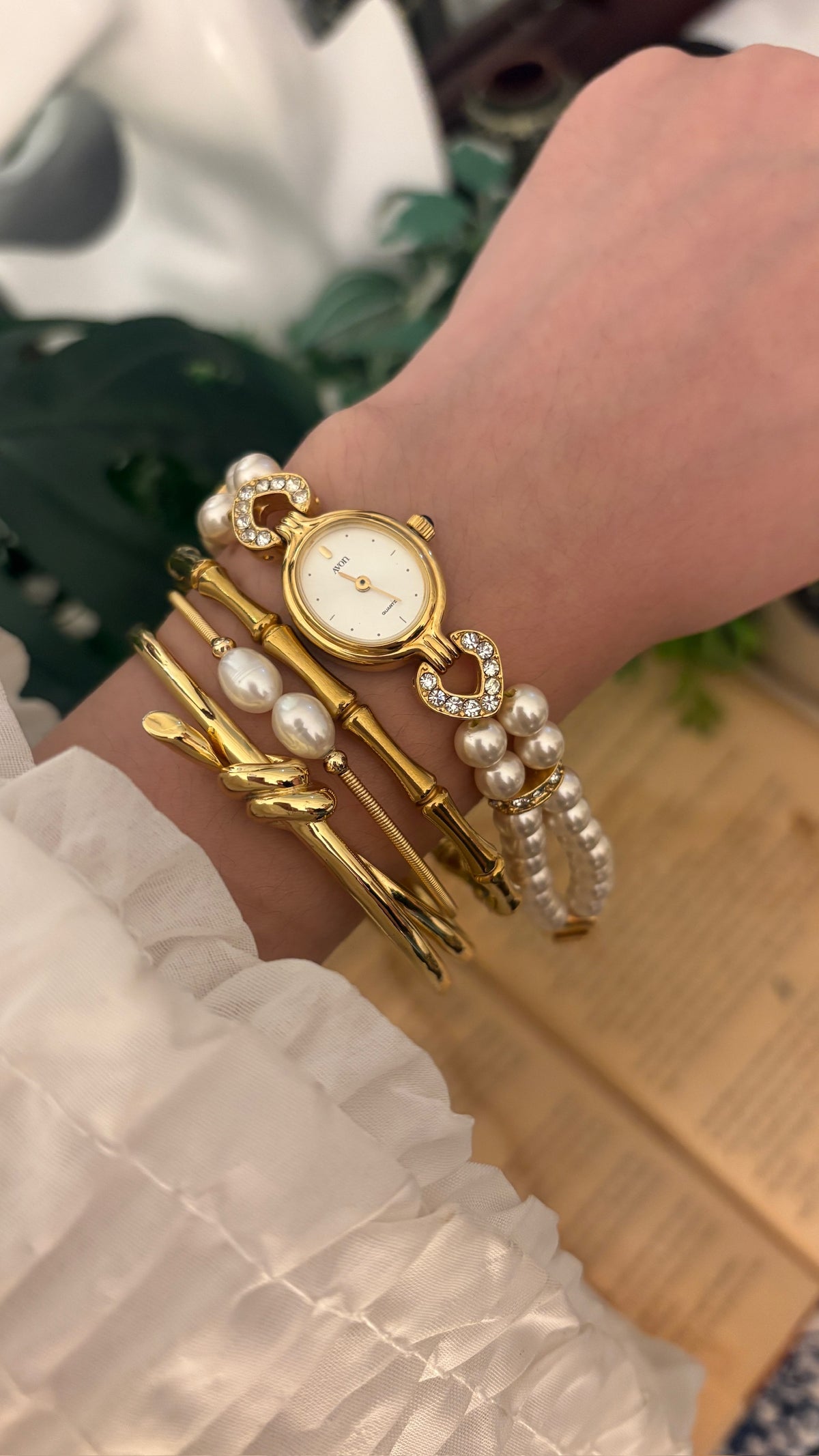 Rare Vintage Avon Pearl Bracelet Watch in Gold Tone Quartz