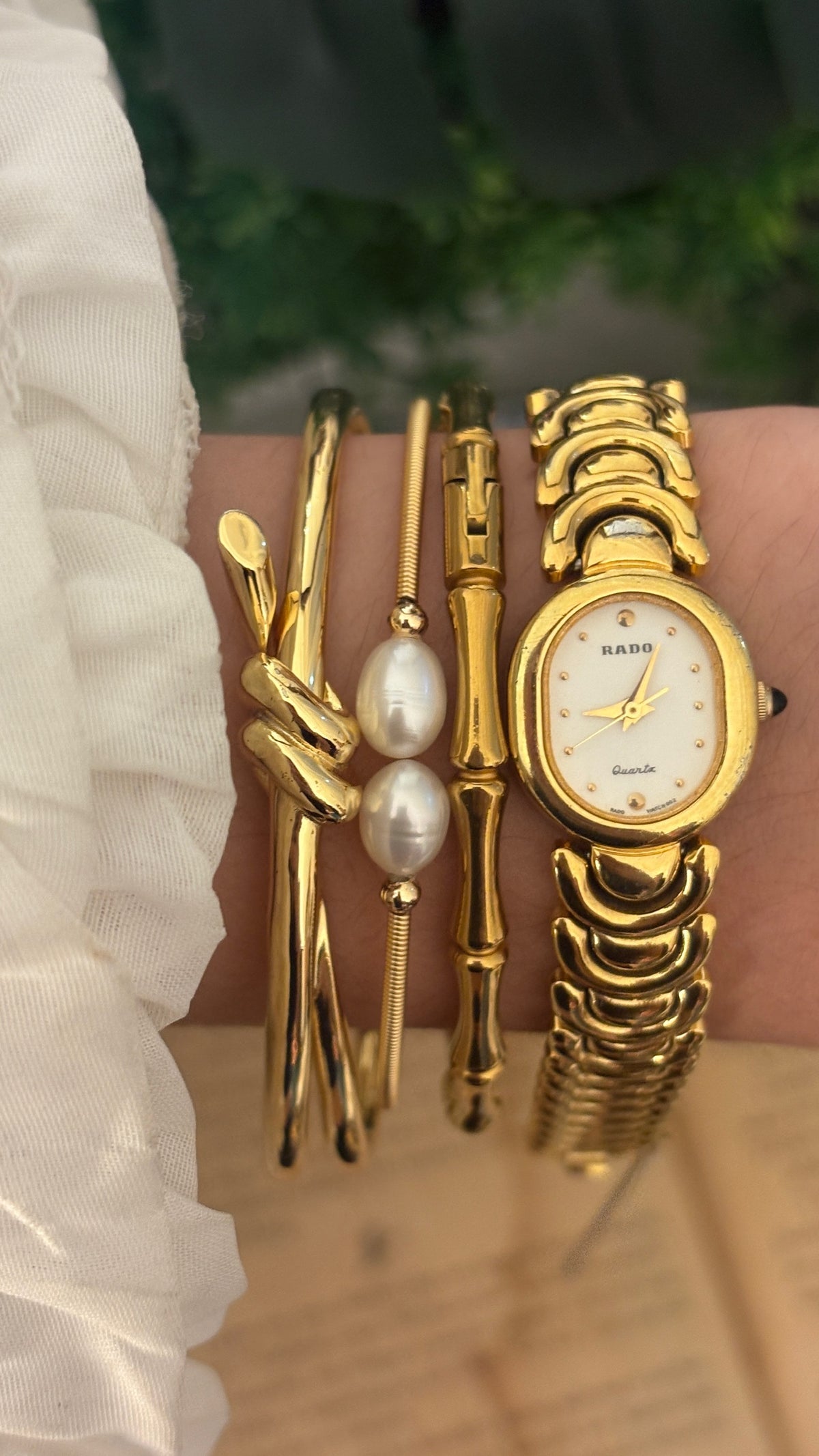 Extremely Rare Vintage Elegant Rado Swiss Oval Dial Watch in Gold Tone Quartz