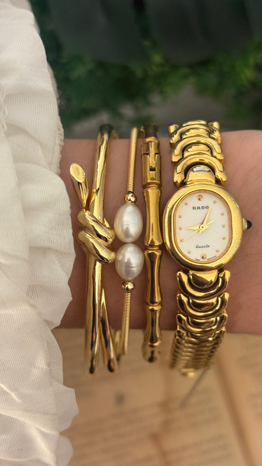 Extremely Rare Vintage Elegant Rado Swiss Oval Dial Watch in Gold Tone Quartz