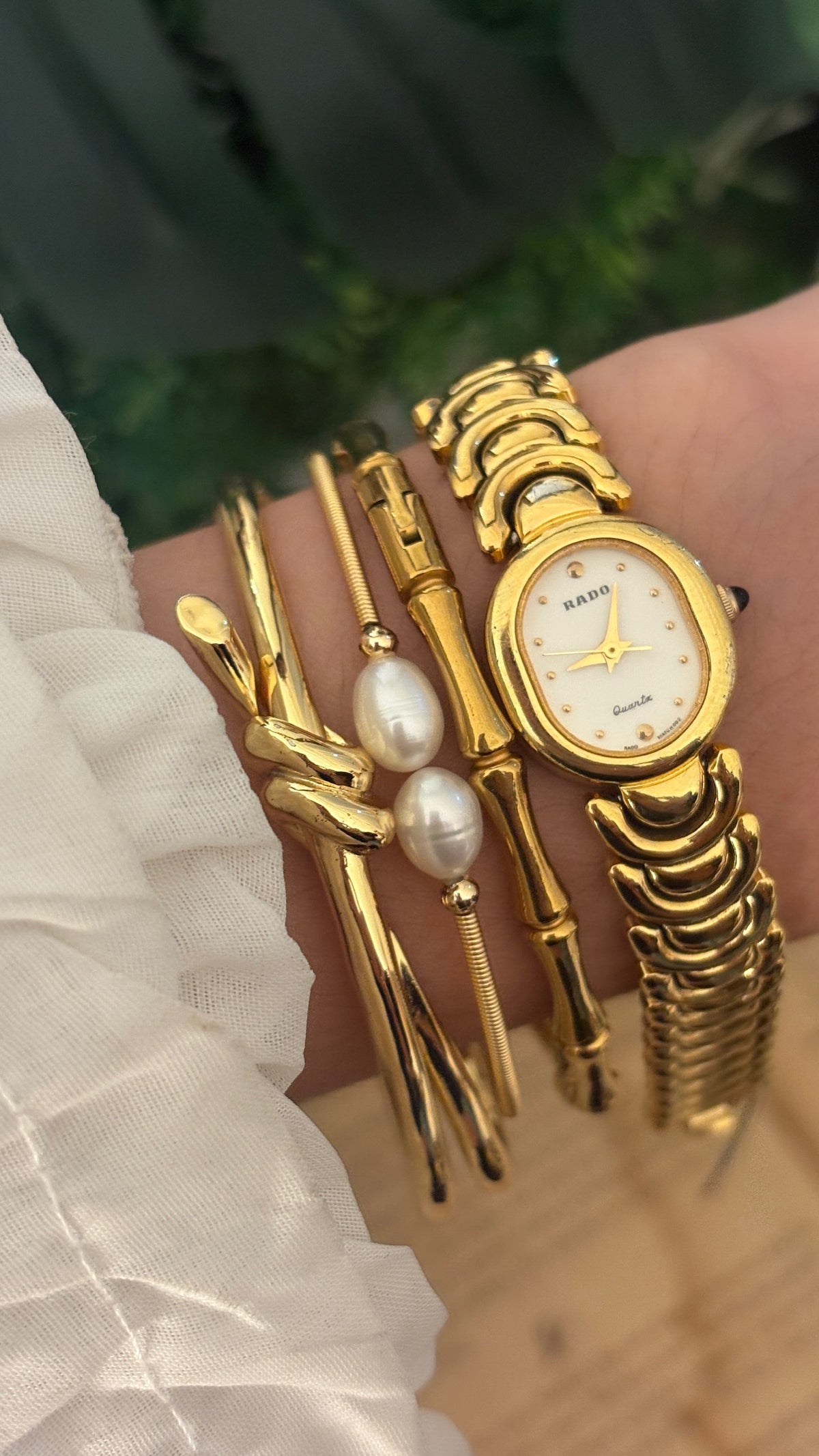 Extremely Rare Vintage Elegant Rado Swiss Oval Dial Watch in Gold Tone Quartz