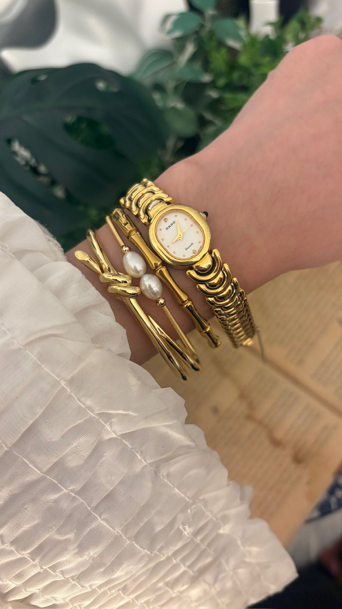 Extremely Rare Vintage Elegant Rado Swiss Oval Dial Watch in Gold Tone Quartz
