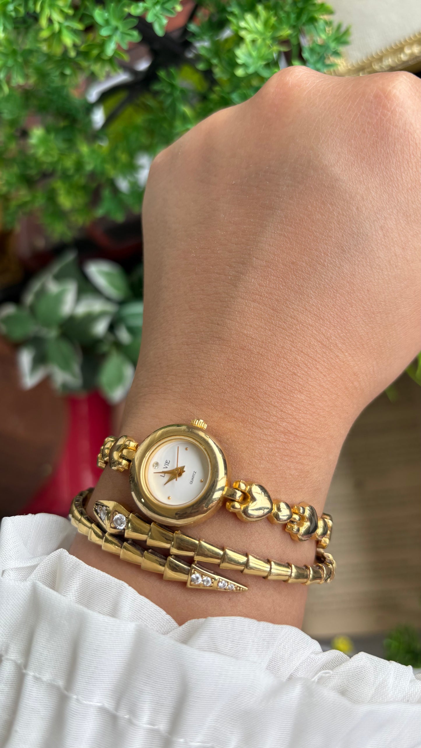 Vintage La Vie in Beautiful Heart Chain Bracelet Watch in Gold Tone