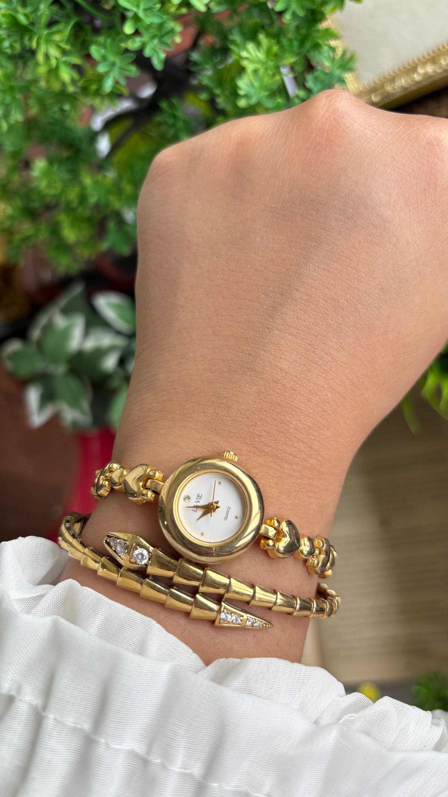 Vintage La Vie in Beautiful Heart Chain Bracelet Watch in Gold Tone