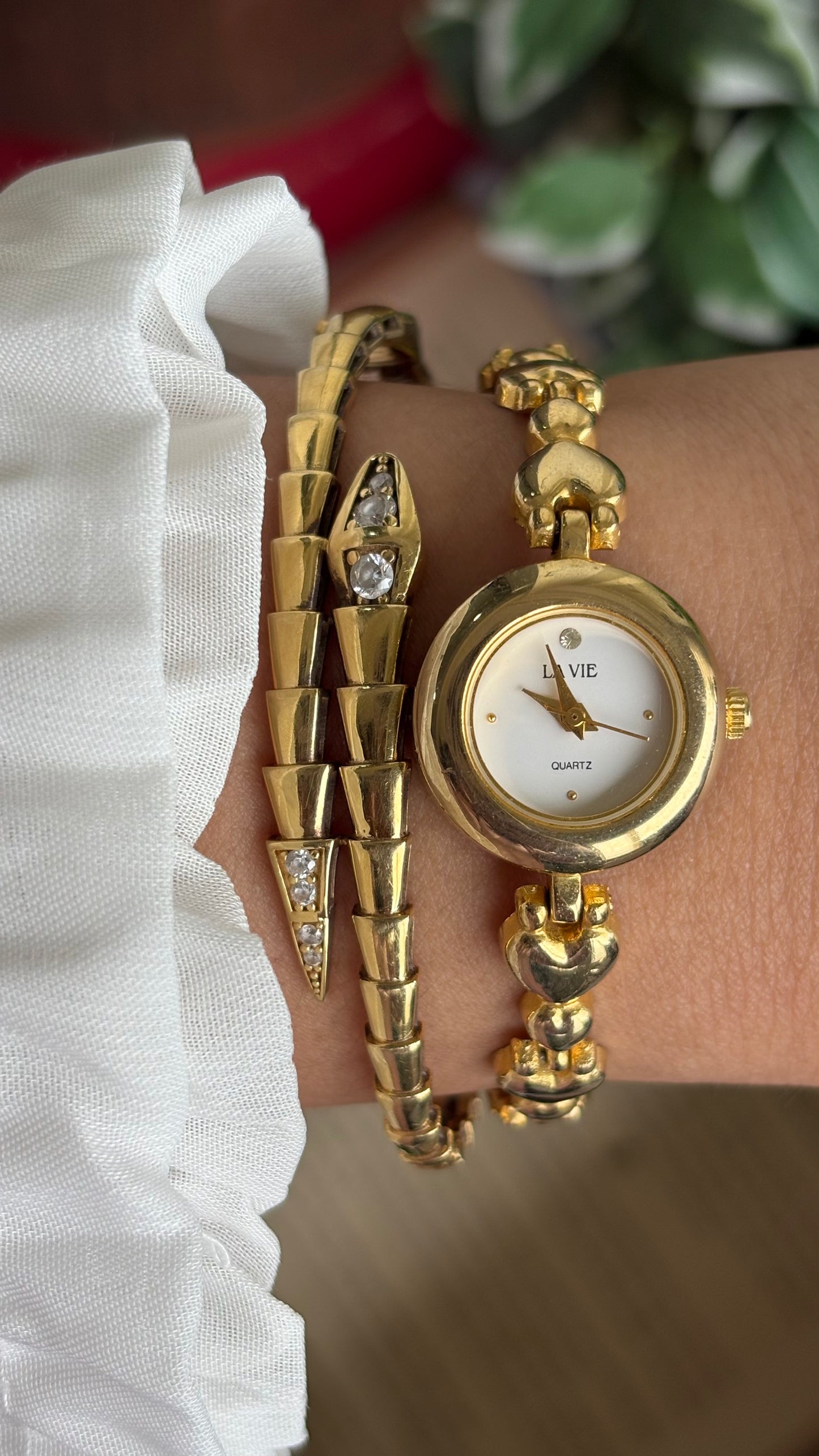 Vintage La Vie in Beautiful Heart Chain Bracelet Watch in Gold Tone