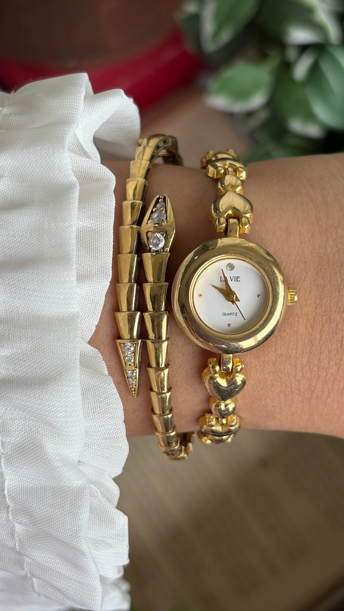 Vintage La Vie in Beautiful Heart Chain Bracelet Watch in Gold Tone
