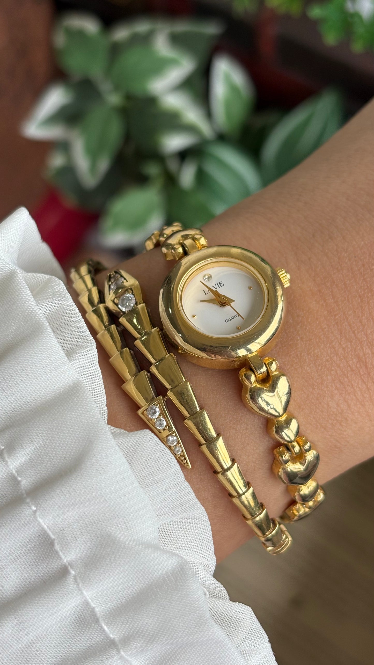 Vintage La Vie in Beautiful Heart Chain Bracelet Watch in Gold Tone