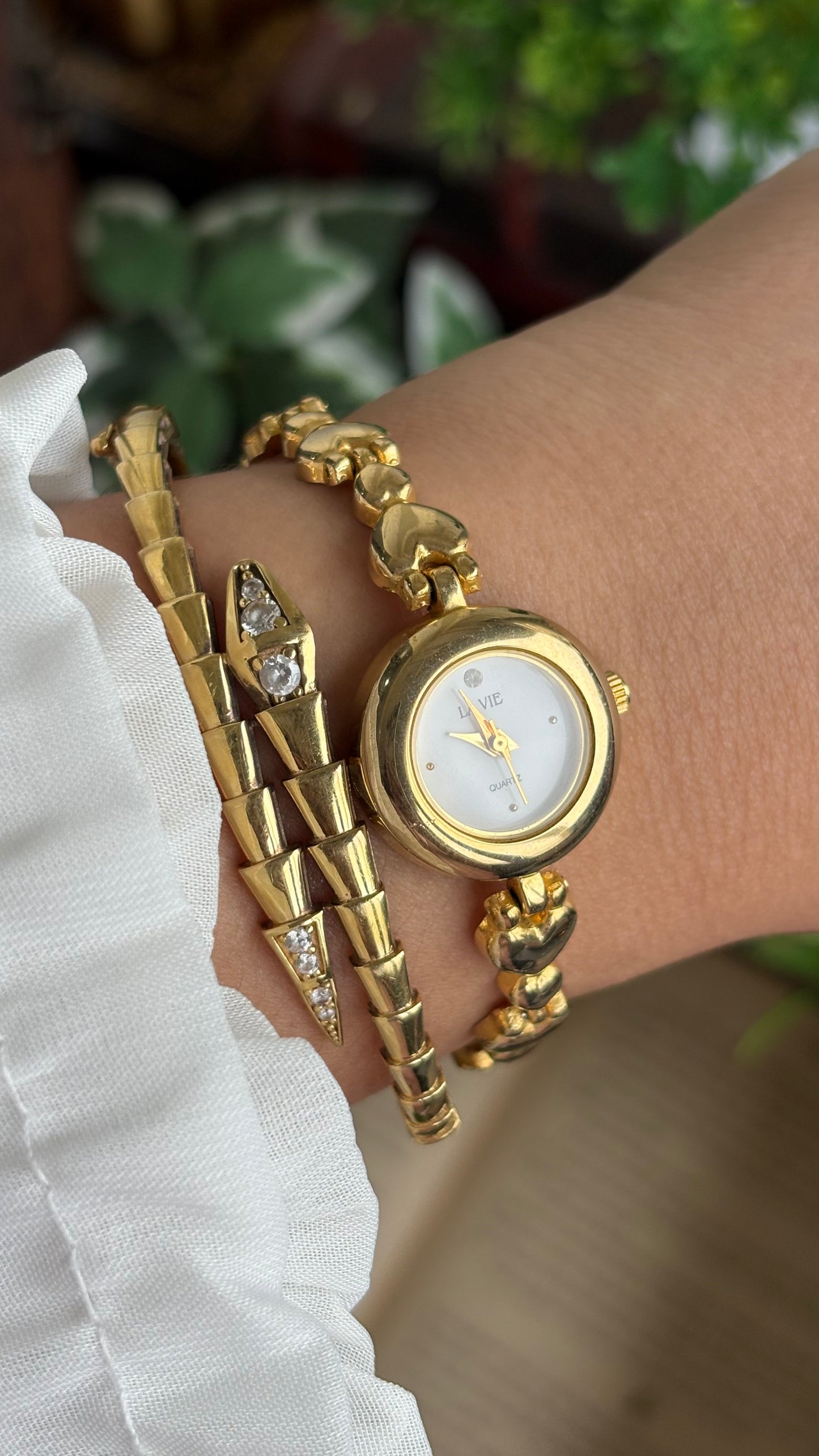 Vintage La Vie in Beautiful Heart Chain Bracelet Watch in Gold Tone
