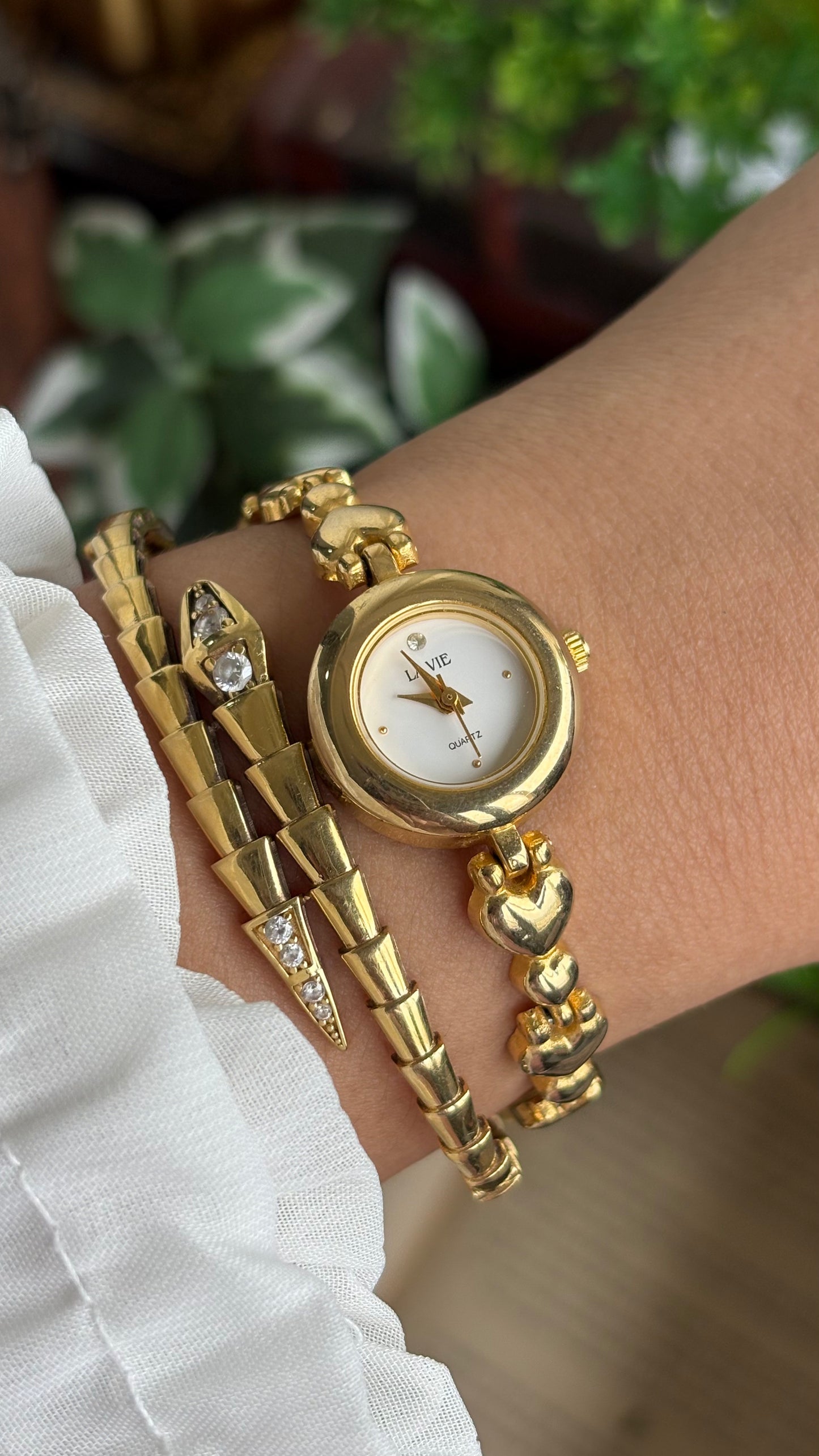 Vintage La Vie in Beautiful Heart Chain Bracelet Watch in Gold Tone