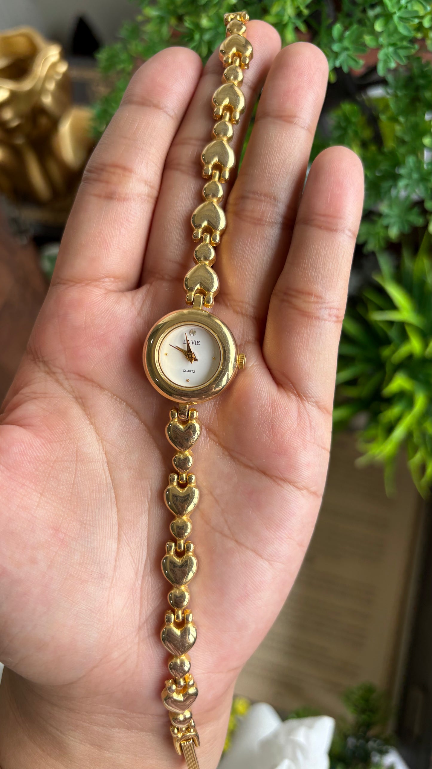 Vintage La Vie in Beautiful Heart Chain Bracelet Watch in Gold Tone
