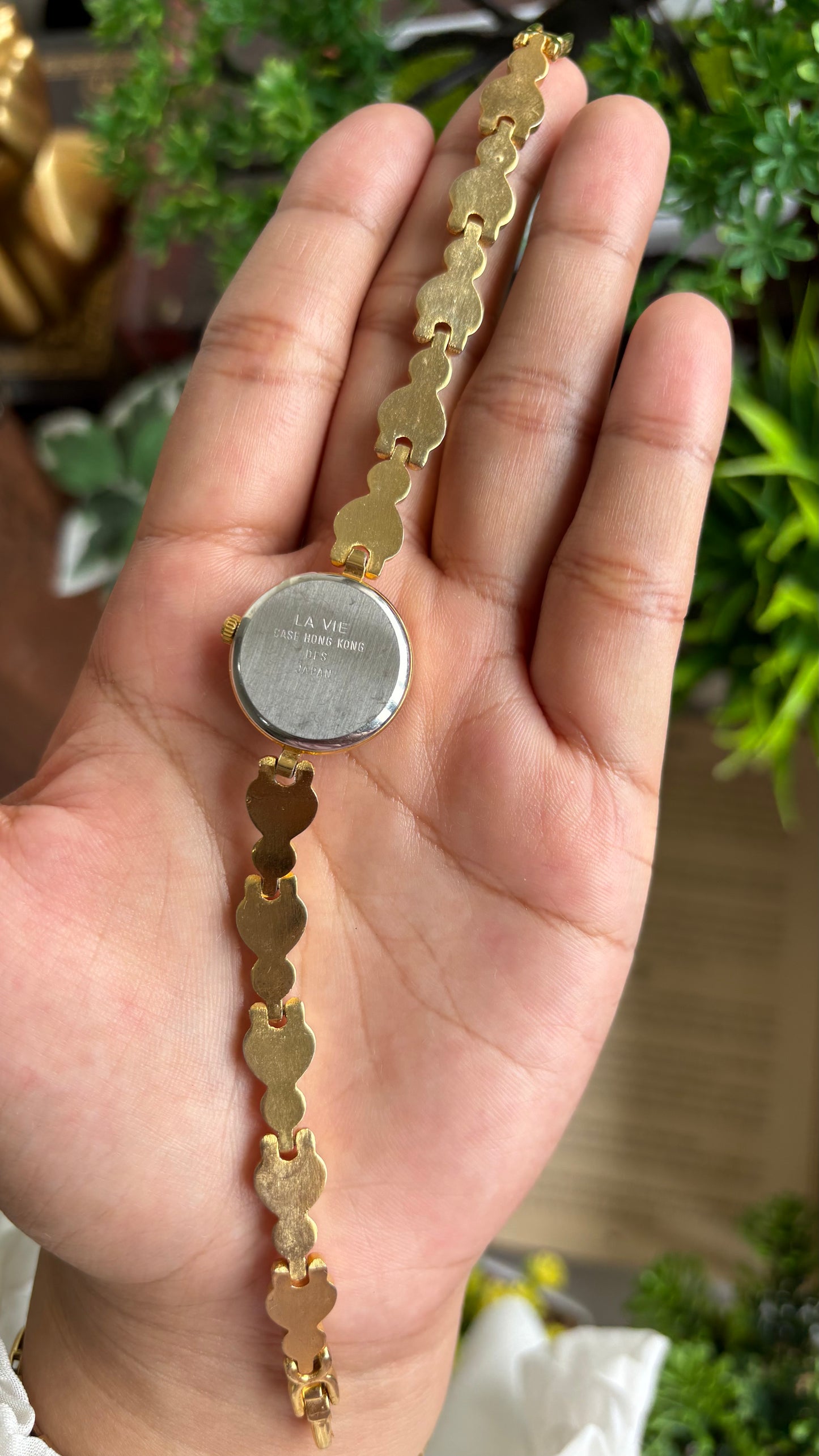 Vintage La Vie in Beautiful Heart Chain Bracelet Watch in Gold Tone