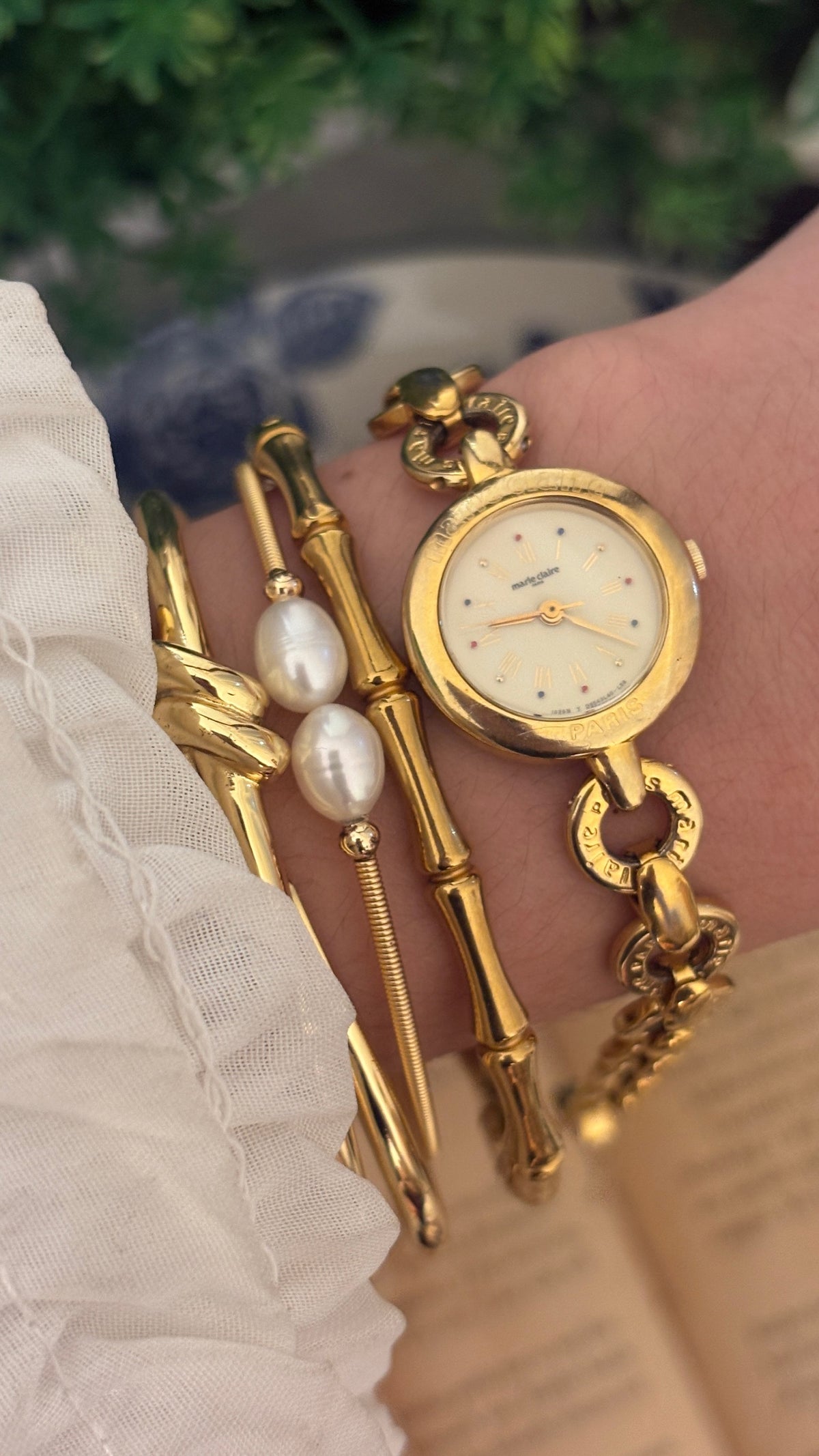 Vintage Marie Claire Round Link Logo Watch in Gold Tone Quartz