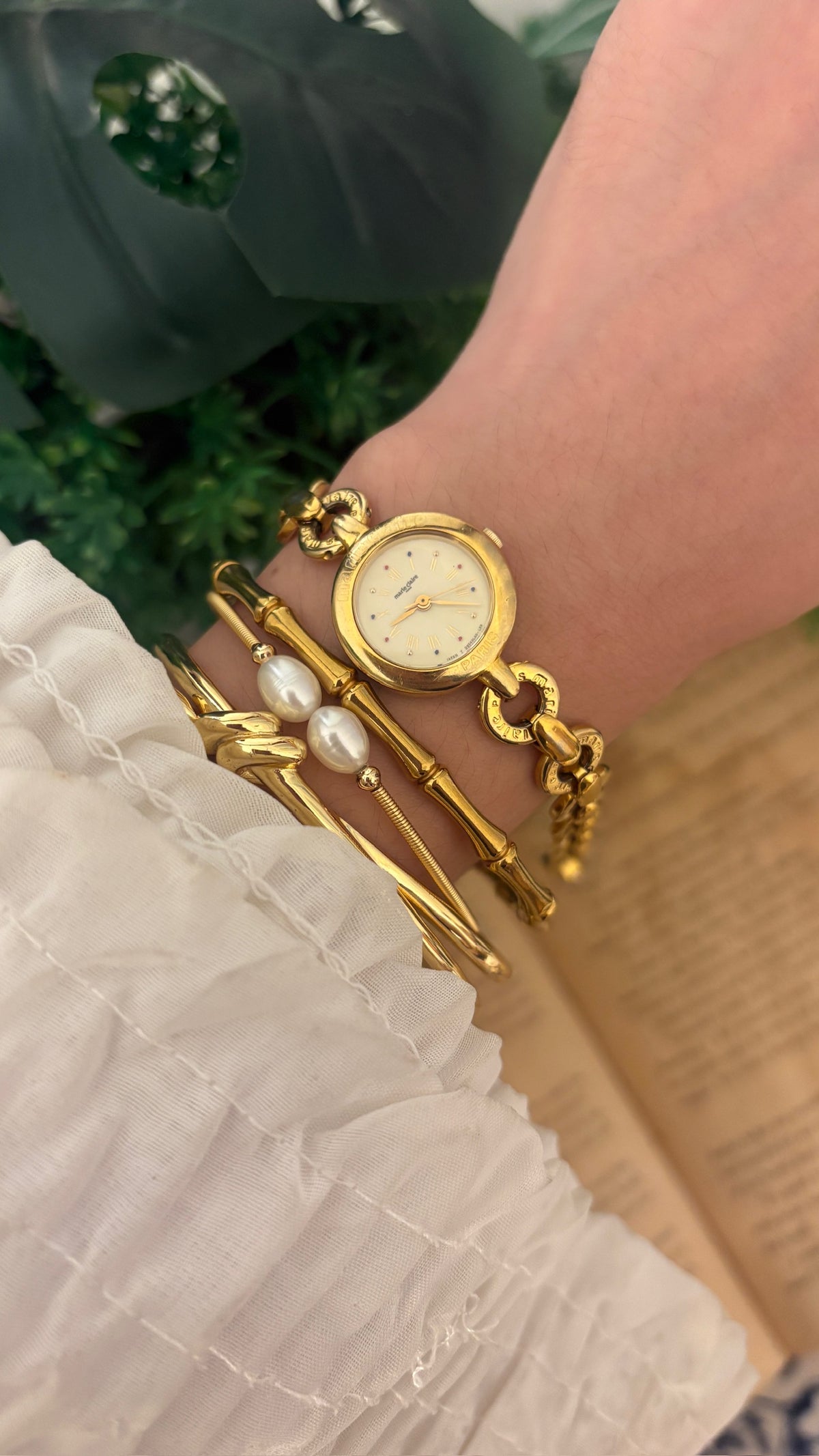 Vintage Marie Claire Round Link Logo Watch in Gold Tone Quartz