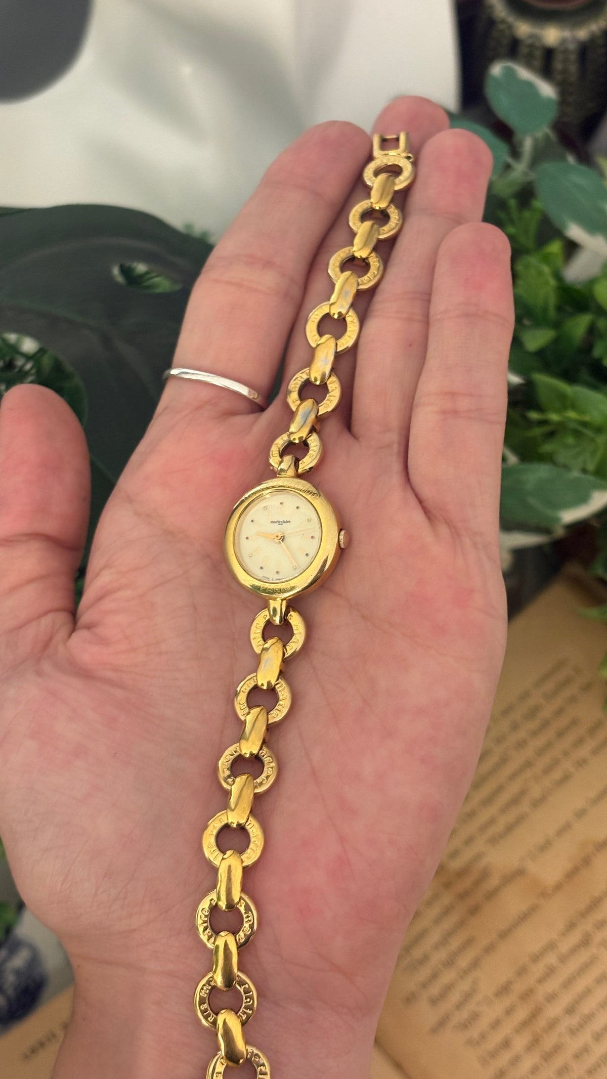 Vintage Marie Claire Round Link Logo Watch in Gold Tone Quartz