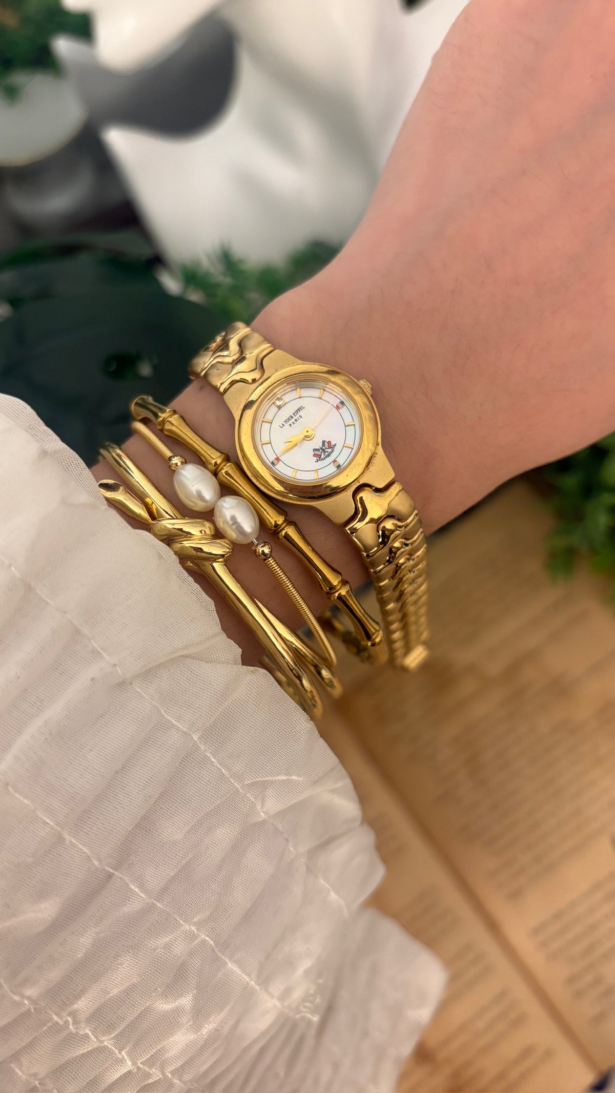 Rare Vintage La Tour Eiffel Paris Mother of Pearl Watch in Gold Tone Quartz