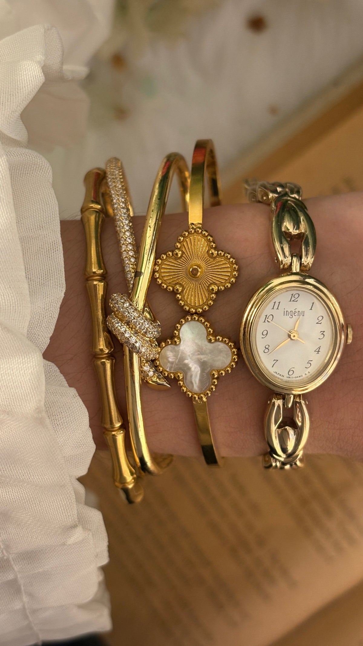 Rare Vintage Ingenu Alba Seiko Flower Motif Bracelet Watch in Gold Tone Quartz