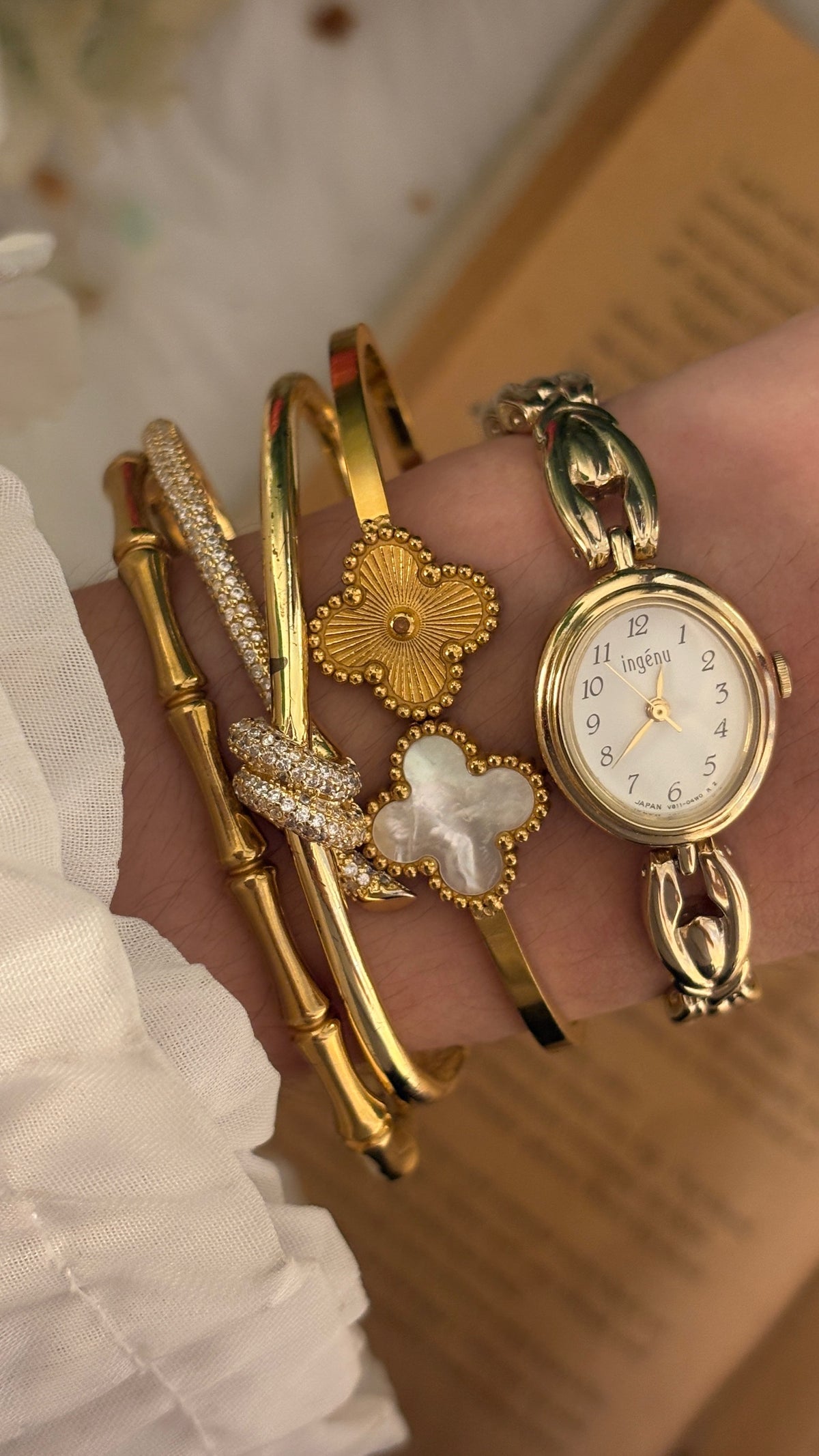 Rare Vintage Ingenu Alba Seiko Flower Motif Bracelet Watch in Gold Tone Quartz
