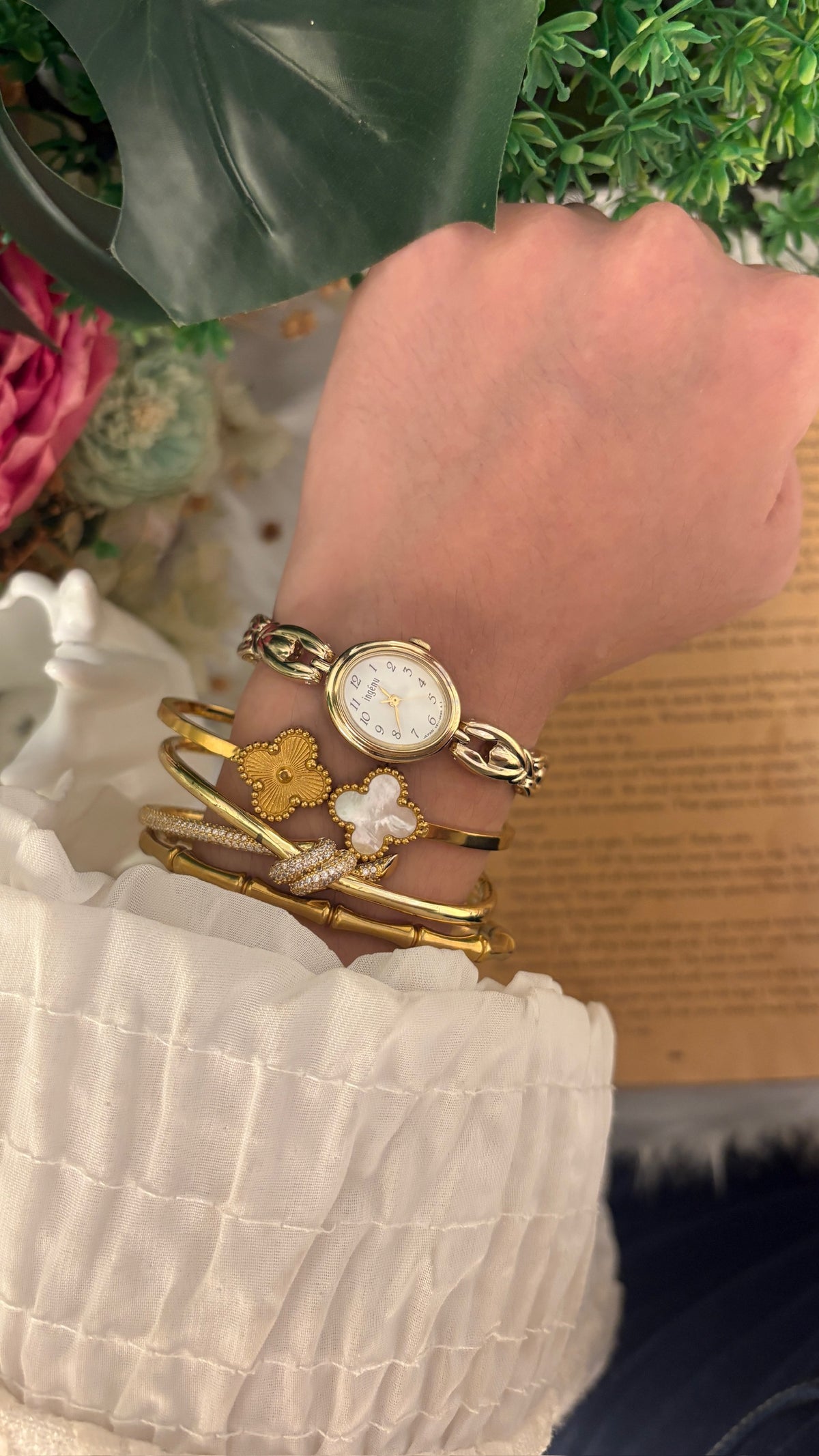 Rare Vintage Ingenu Alba Seiko Flower Motif Bracelet Watch in Gold Tone Quartz