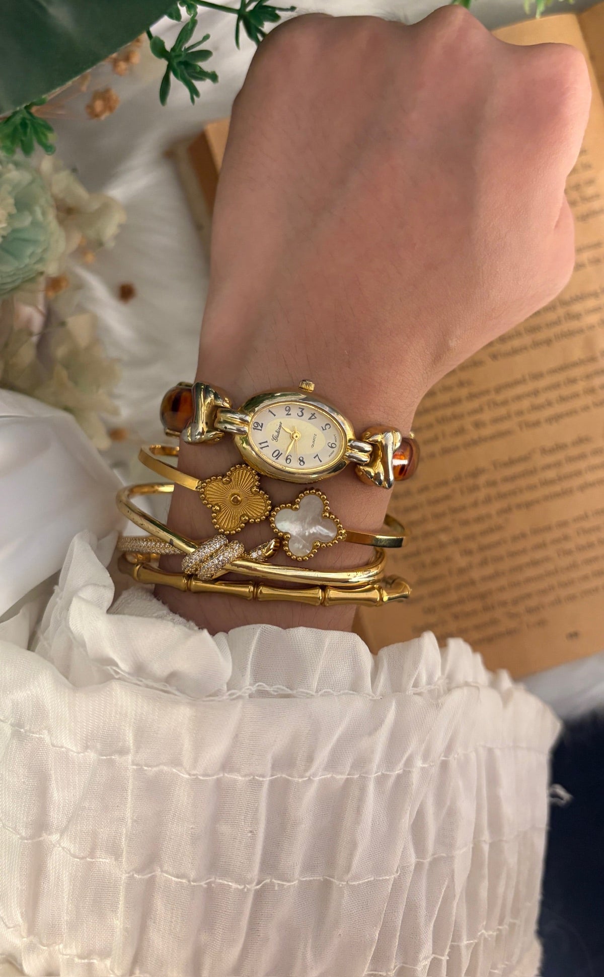 Rare Vintage Giuliano Tortoise Oval Dial Shell Bangle Watch in Gold Tone Quartz